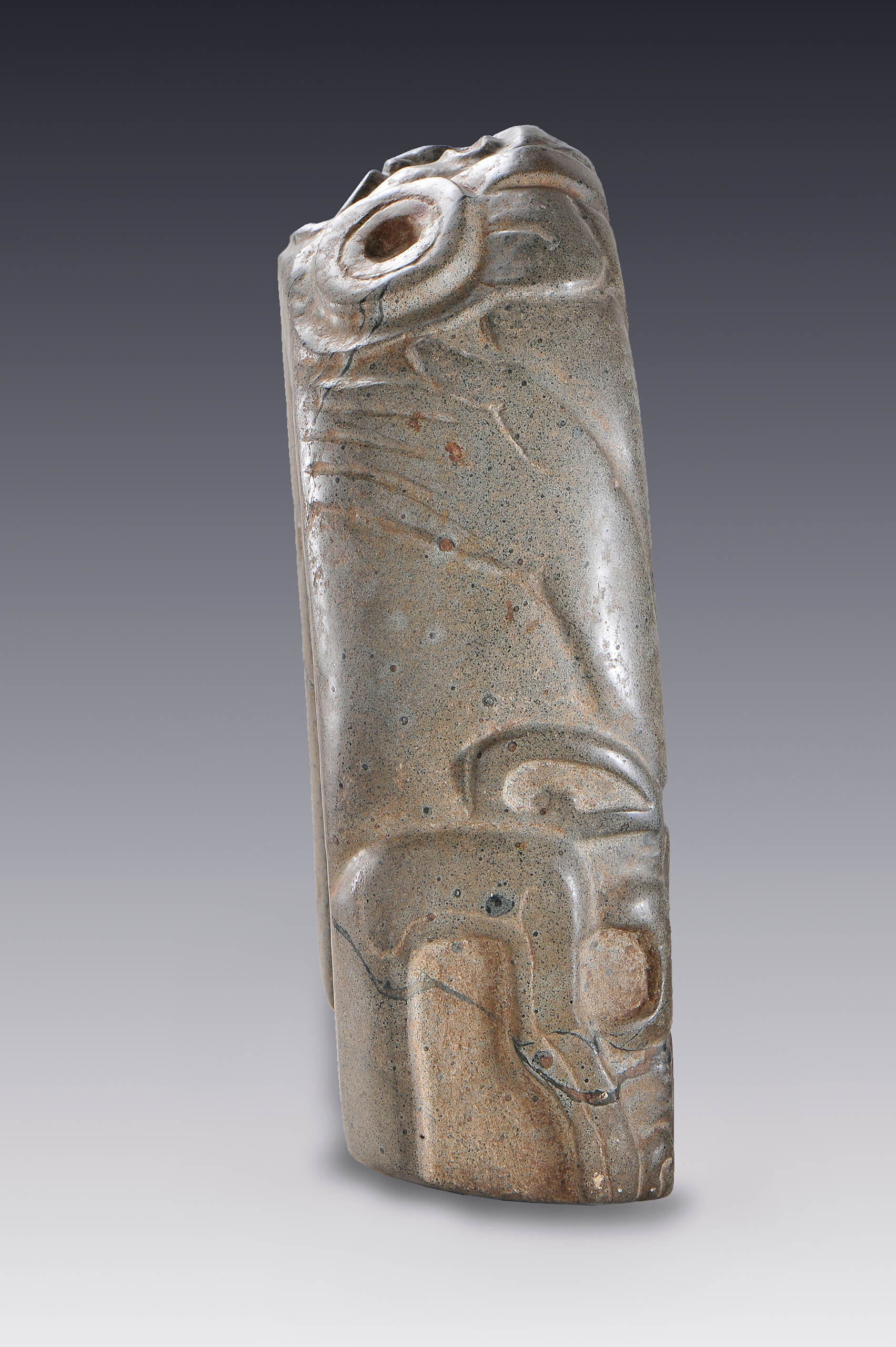 Yugo con esculpido antropomorfo y zoomorfo | El México antiguo. Salas de Arte Prehispánico | Museo Amparo, Puebla