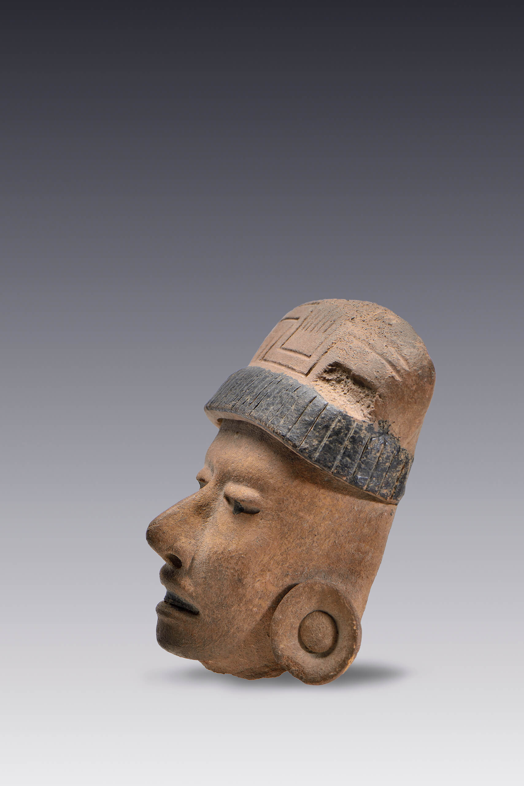 Rostros con decoración facial con chapopote | El tiempo en las cosas II. Salas de Arte Contemporáneo | Museo Amparo, Puebla