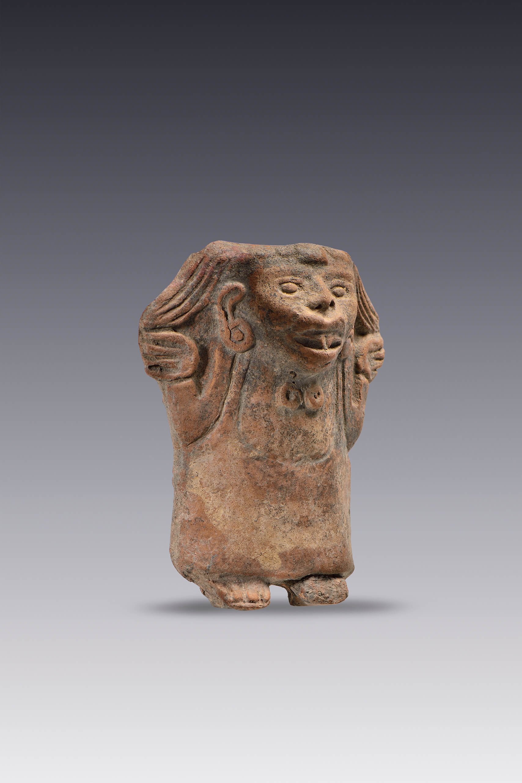 Figurilla femenina con huipil | El México antiguo. Salas de Arte Prehispánico | Museo Amparo, Puebla