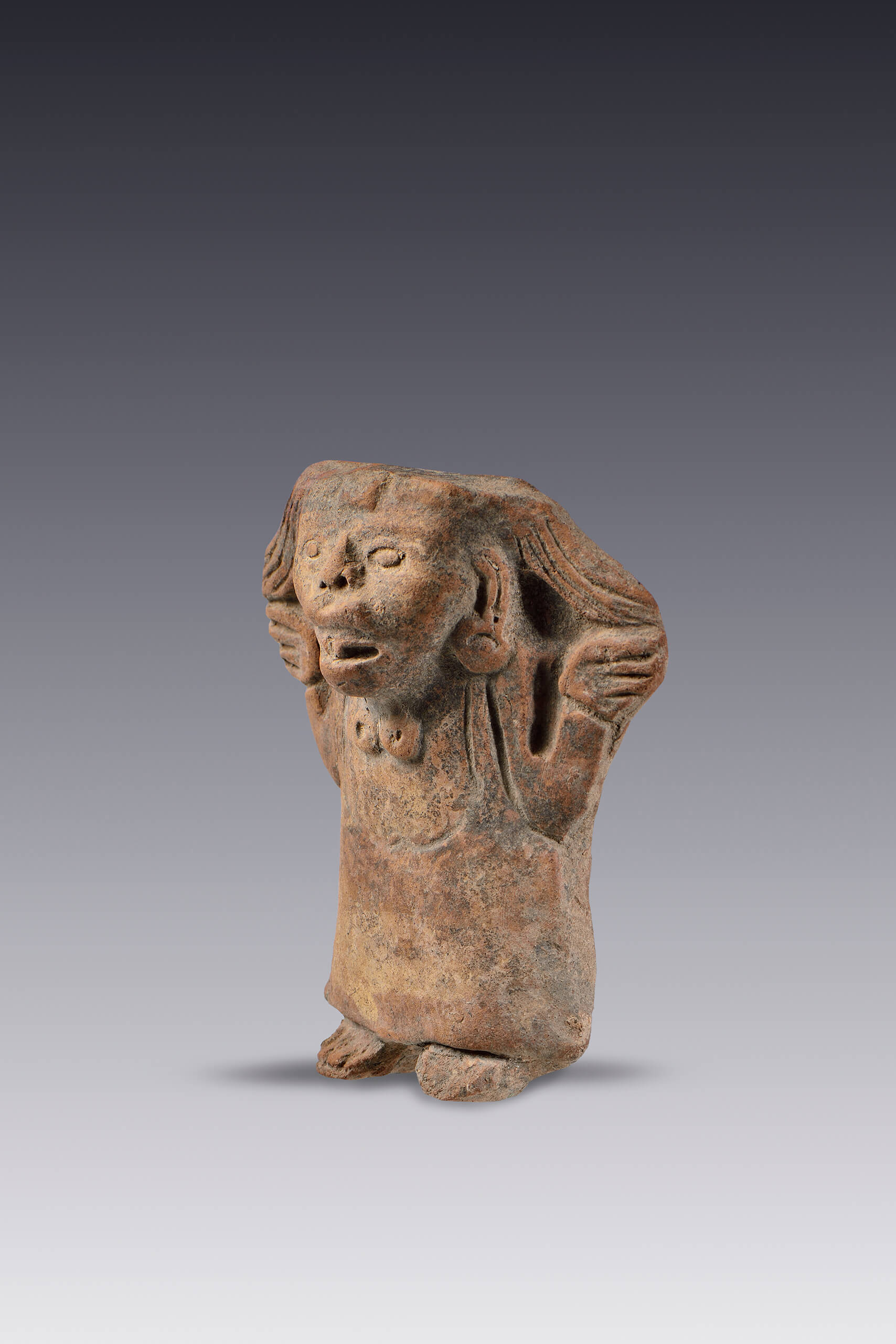 Figurilla femenina con huipil | El México antiguo. Salas de Arte Prehispánico | Museo Amparo, Puebla