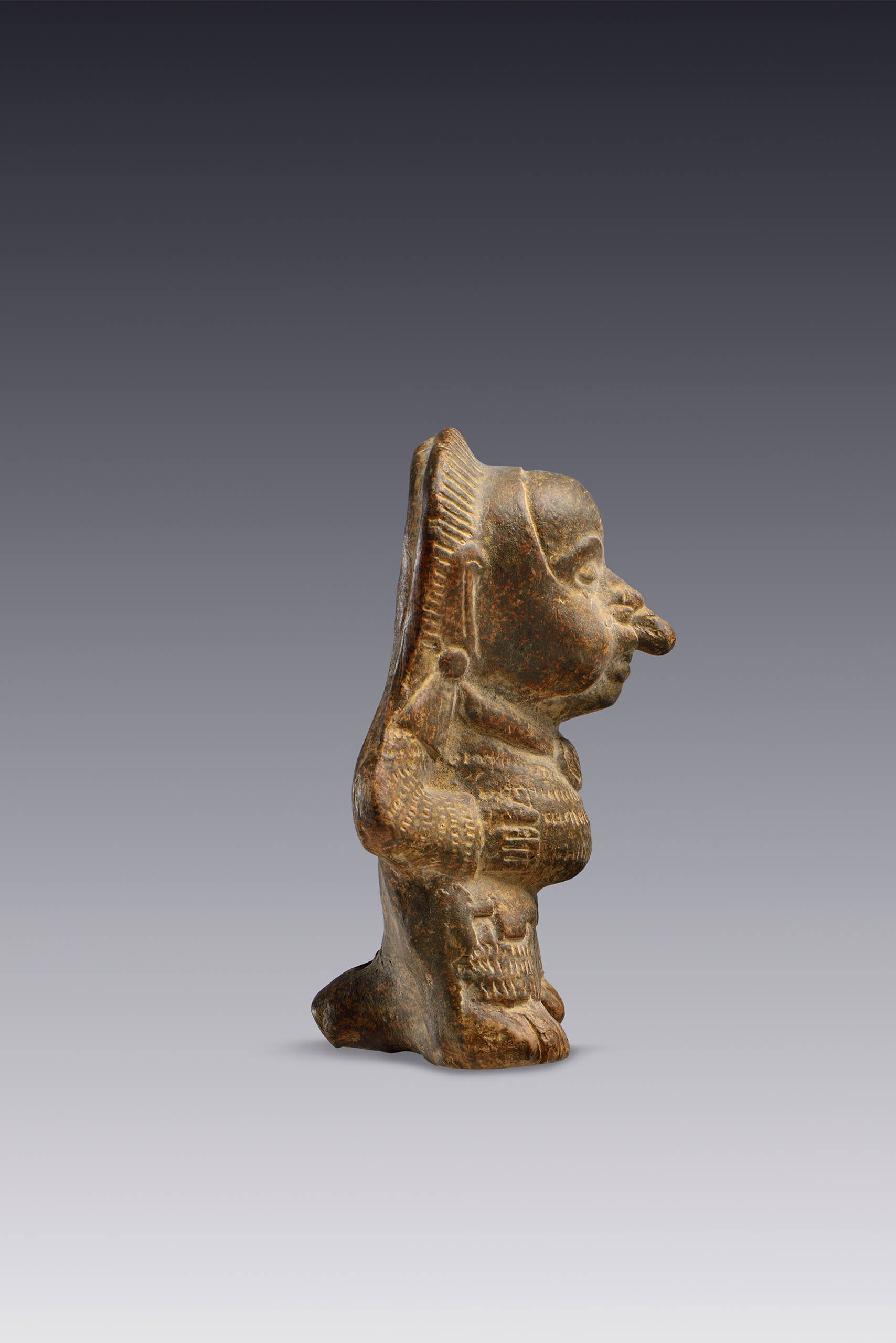 Personaje con collar en espiral  | El México antiguo. Salas de Arte Prehispánico | Museo Amparo, Puebla