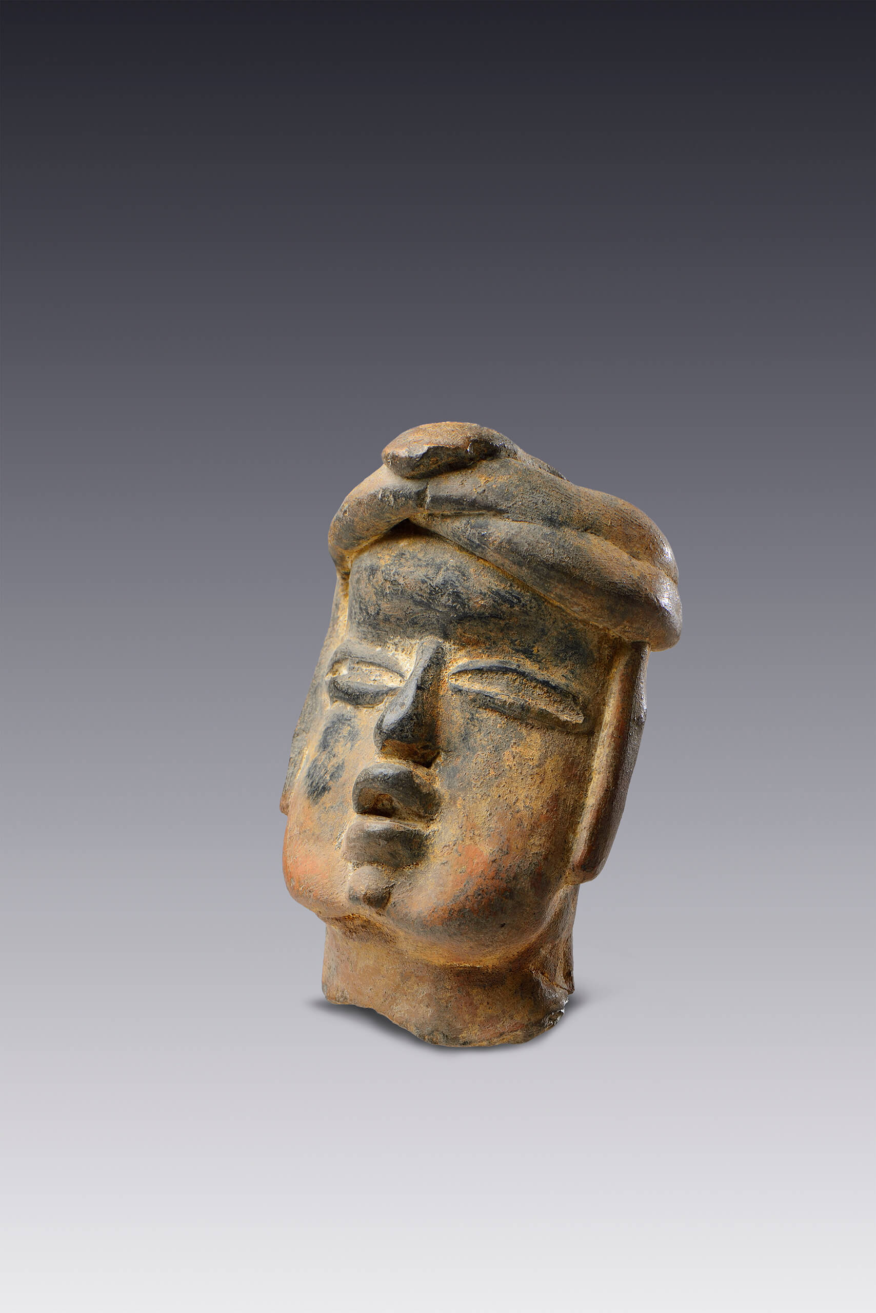Cabezas de personajes con deformación craneana	 | El México antiguo. Salas de Arte Prehispánico | Museo Amparo, Puebla