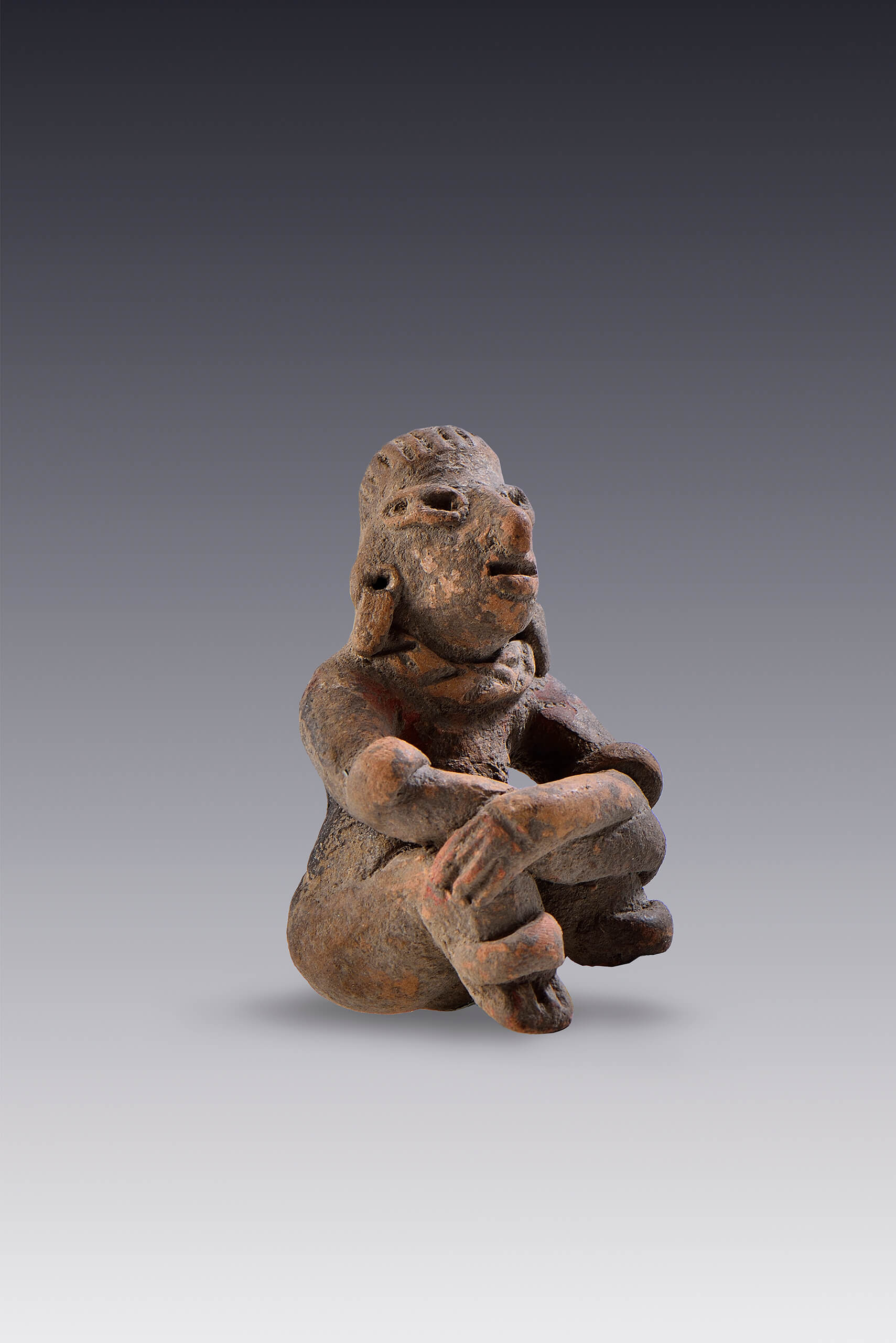 Figurilla antropomorfa sedente  | El México antiguo. Salas de Arte Prehispánico | Museo Amparo, Puebla