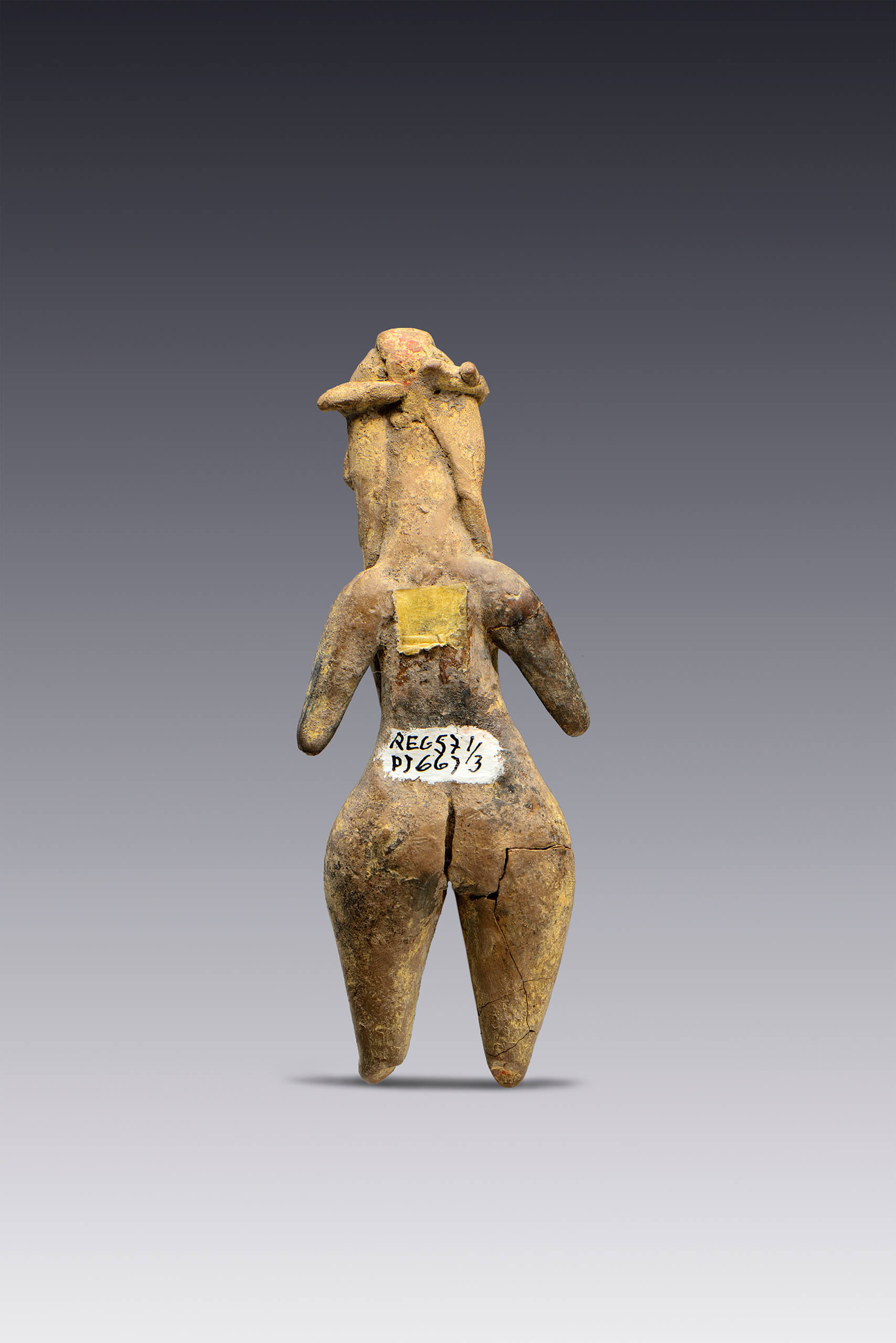 Personajes femeninos de pie con cabello largo | El México antiguo. Salas de Arte Prehispánico | Museo Amparo, Puebla