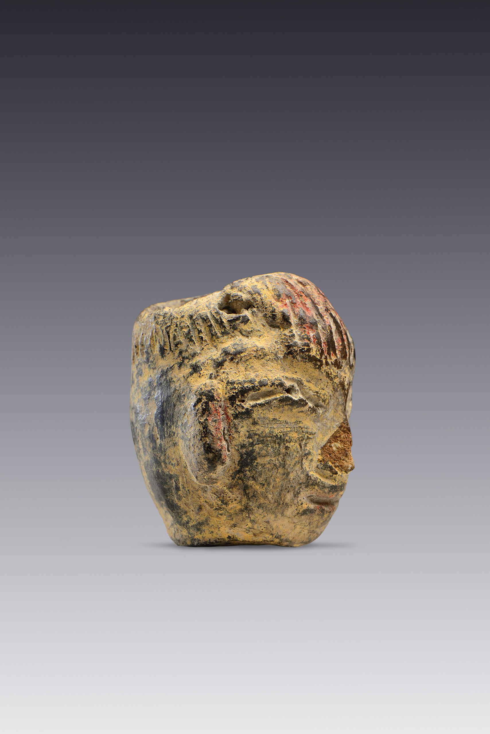 Vasija miniatura. Cabeza de personaje con peinado | El México antiguo. Salas de Arte Prehispánico | Museo Amparo, Puebla