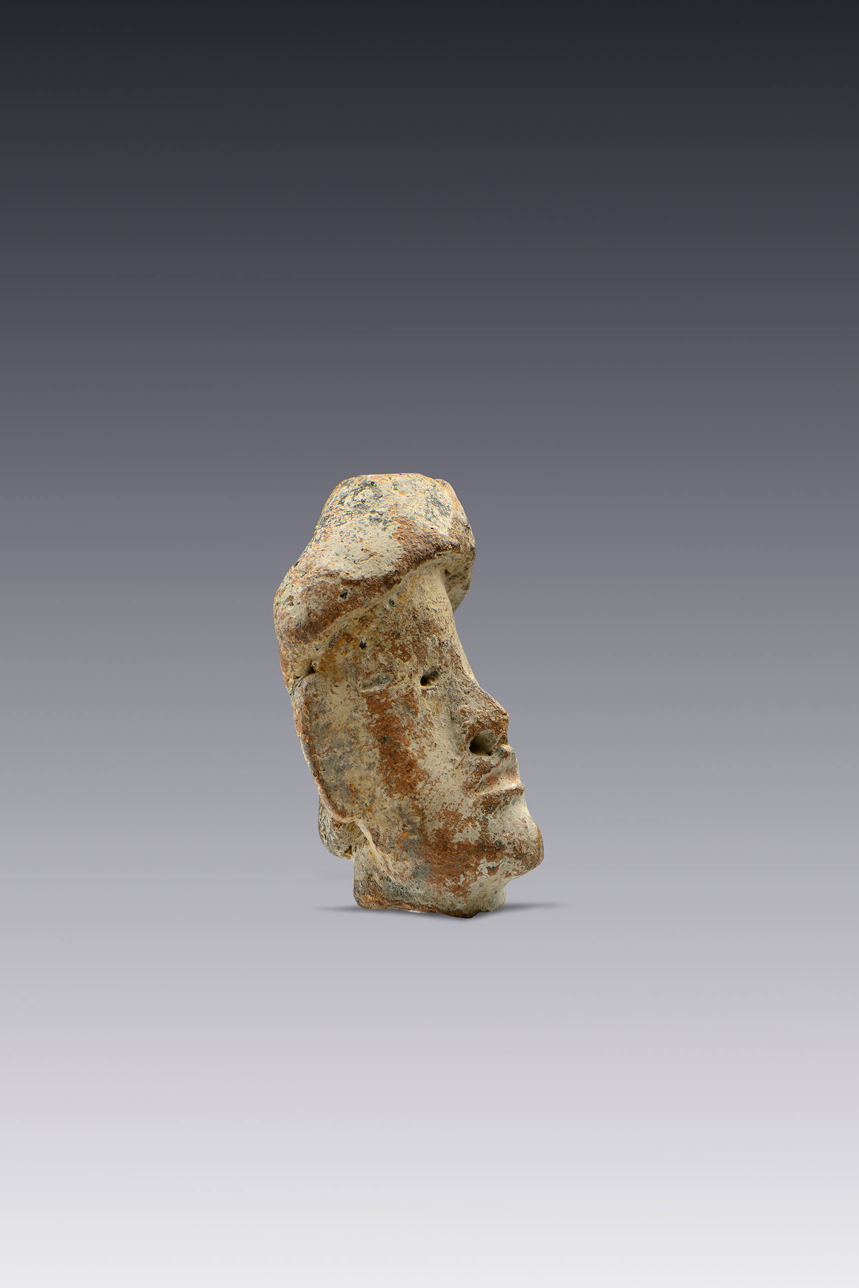Cabeza de personaje con tocado | El México antiguo. Salas de Arte Prehispánico | Museo Amparo, Puebla