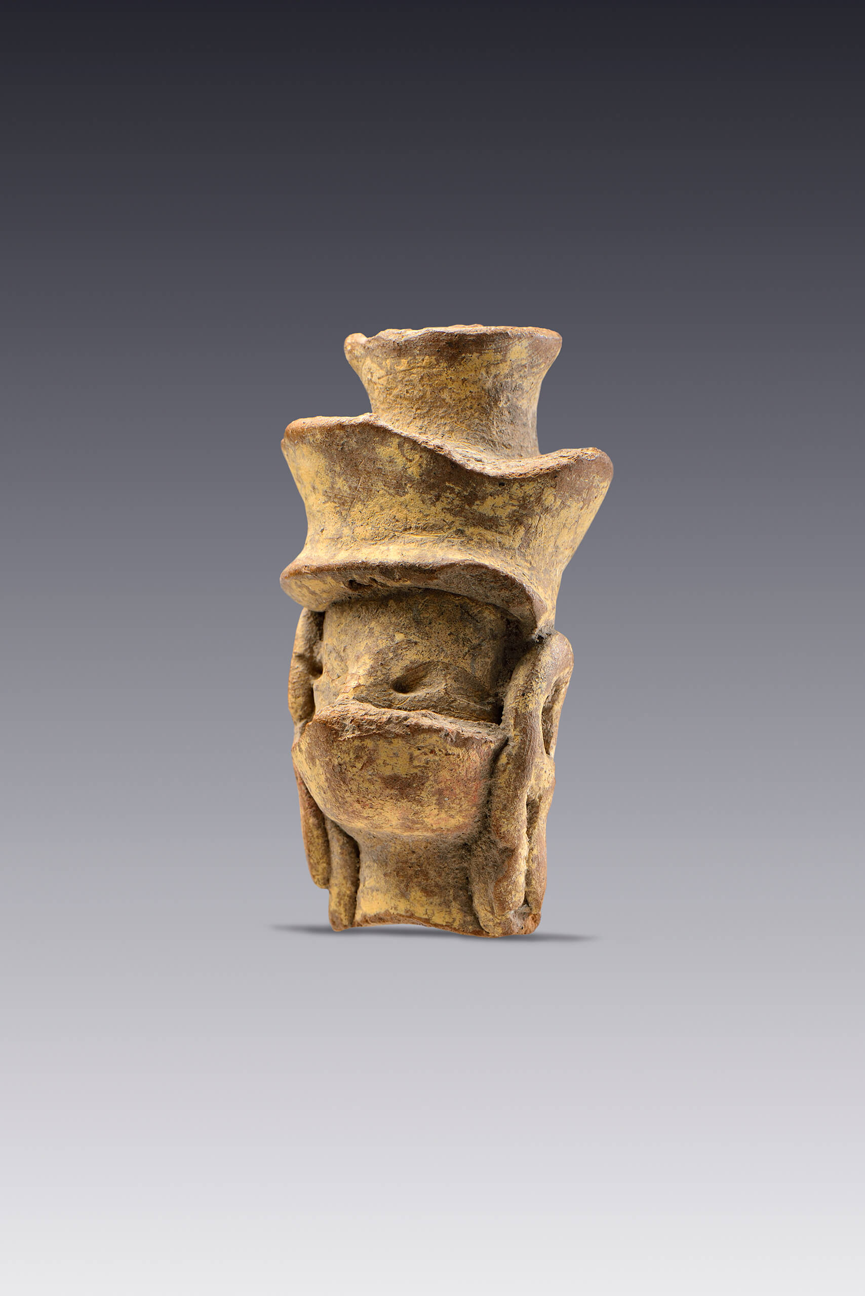 Cabeza de personaje con  sombrero | El México antiguo. Salas de Arte Prehispánico | Museo Amparo, Puebla