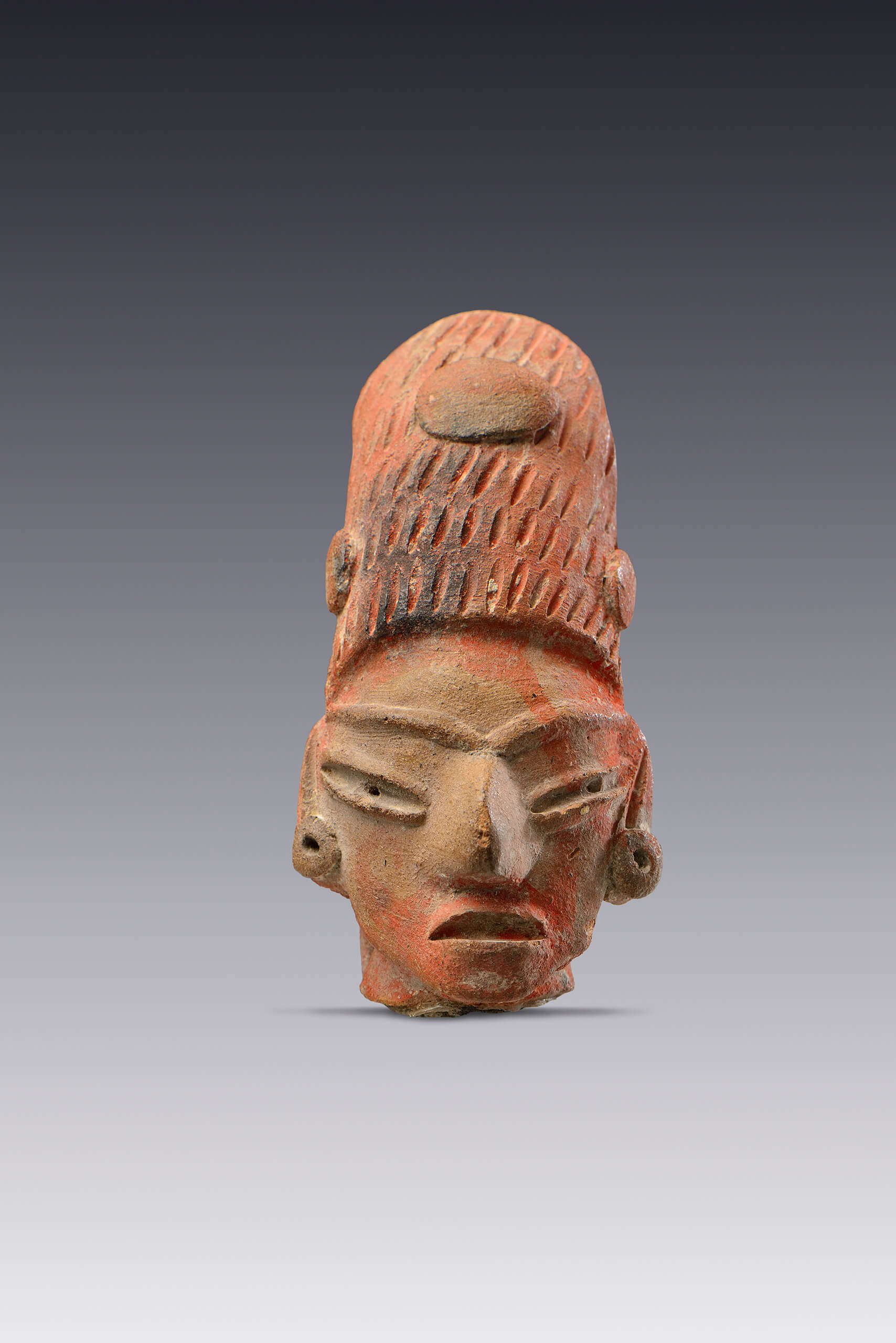 Cabezas de personajes con peinado elaborado y orejeras | El México antiguo. Salas de Arte Prehispánico | Museo Amparo, Puebla