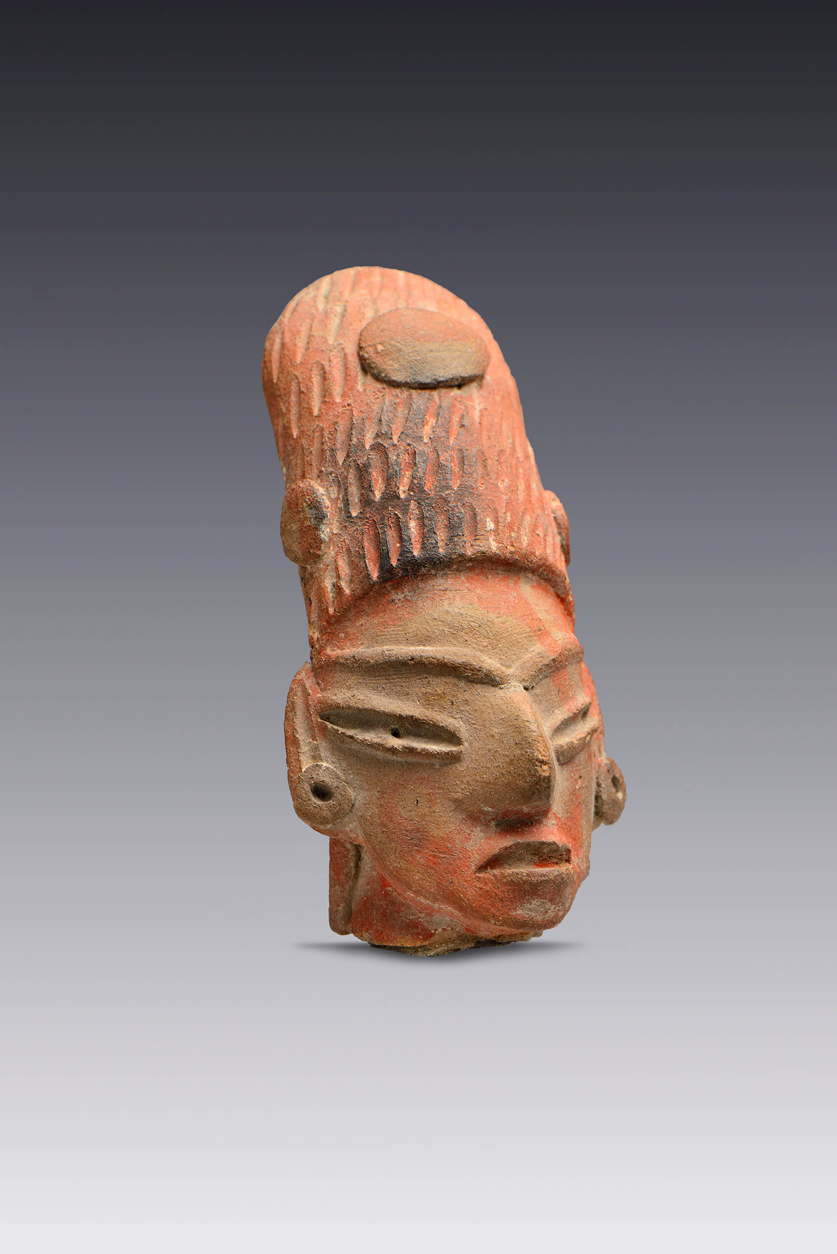 Cabezas de personajes con peinado elaborado y orejeras | El México antiguo. Salas de Arte Prehispánico | Museo Amparo, Puebla