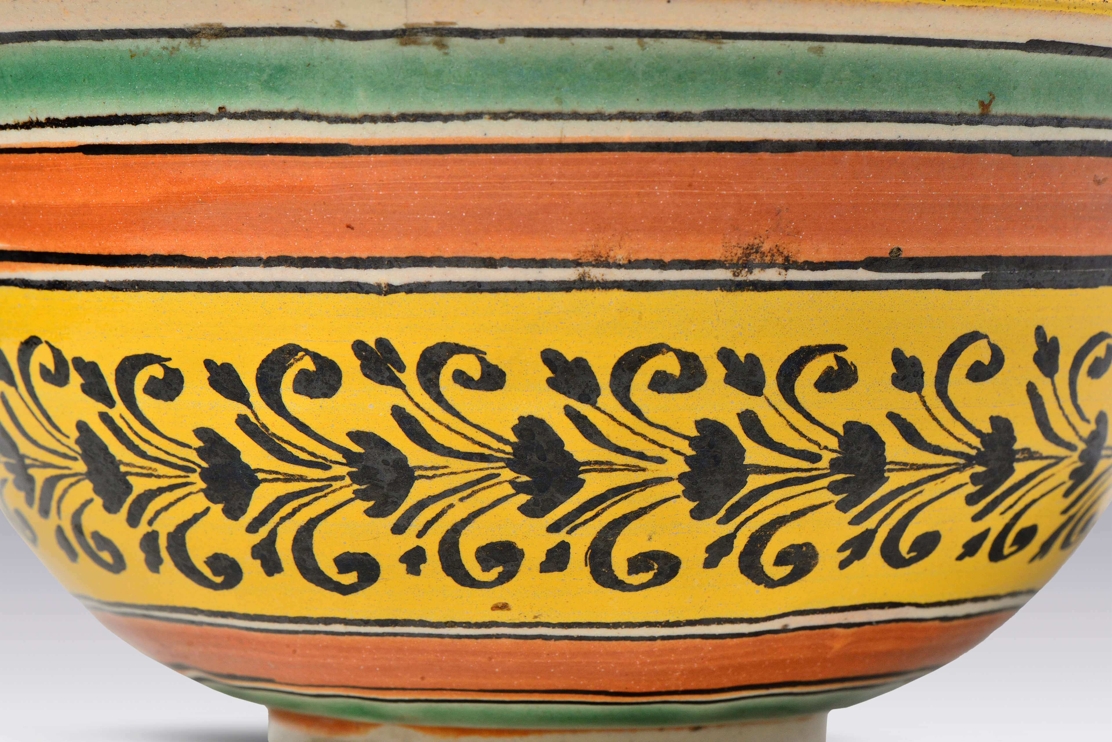 Tazón con cenefa vegetal | Salas de Arte Virreinal y Siglo XIX | Museo Amparo, Puebla