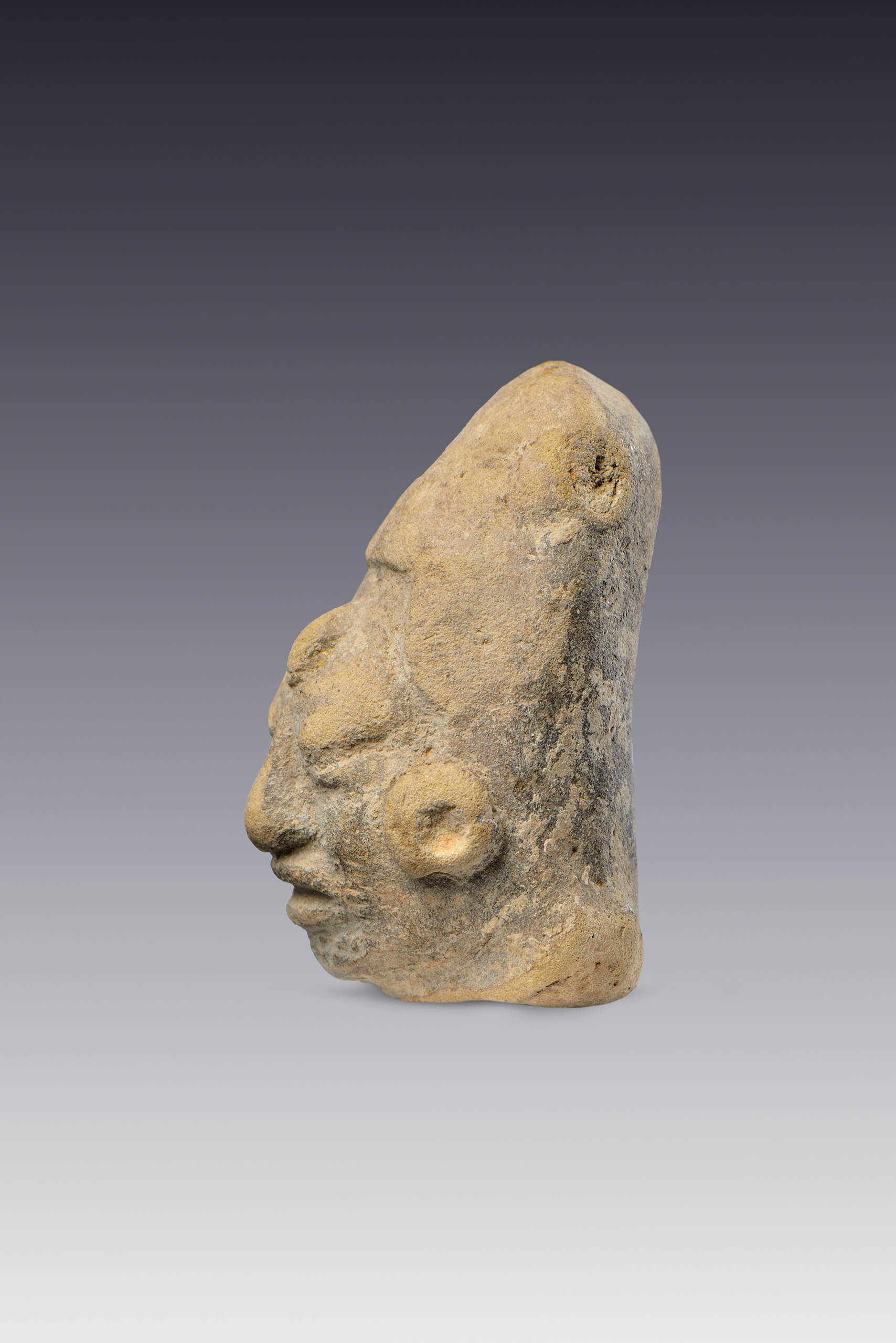 Cabeza antropomorfa femenina de barro | El México antiguo. Salas de Arte Prehispánico | Museo Amparo, Puebla
