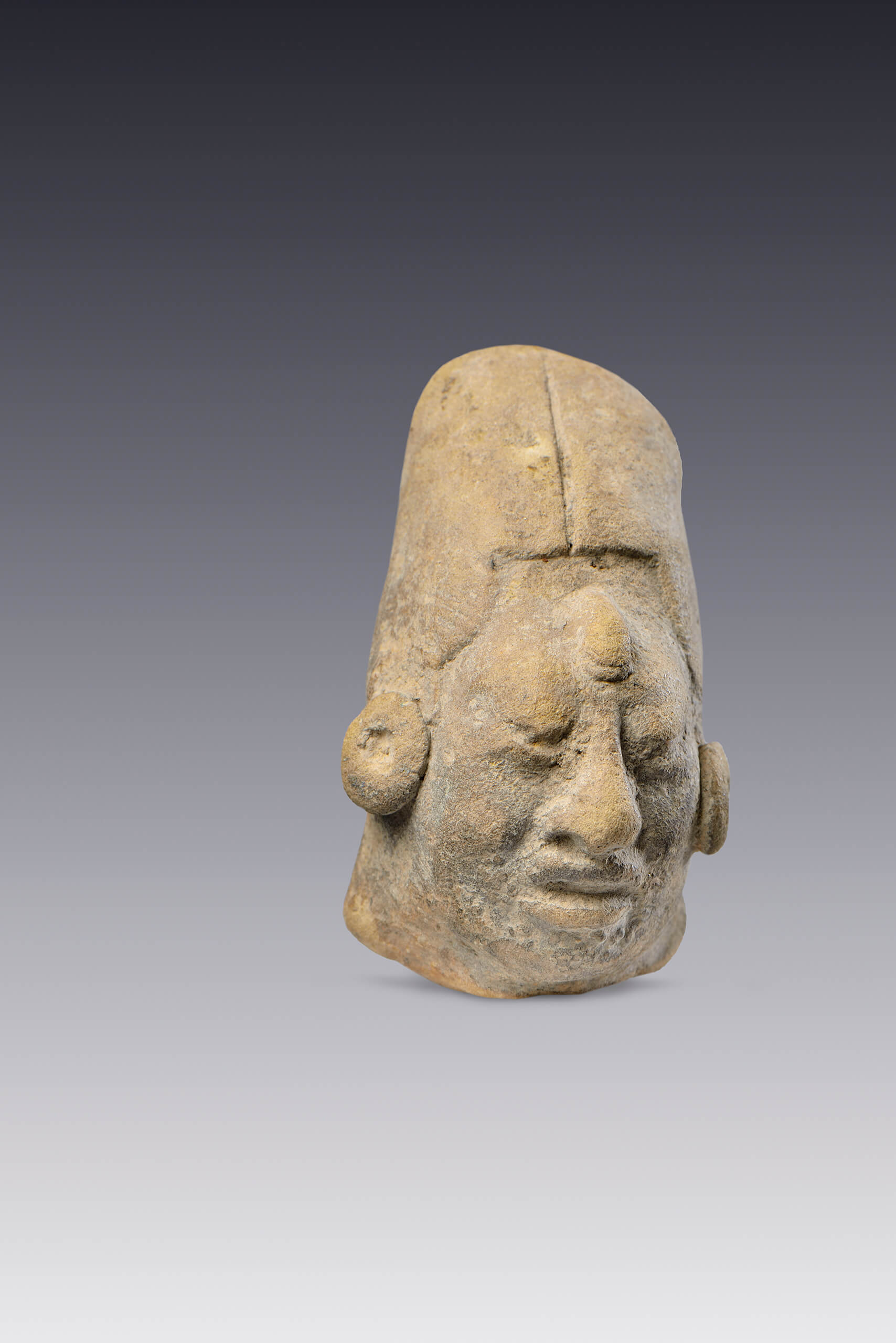Cabeza antropomorfa femenina de barro | El México antiguo. Salas de Arte Prehispánico | Museo Amparo, Puebla