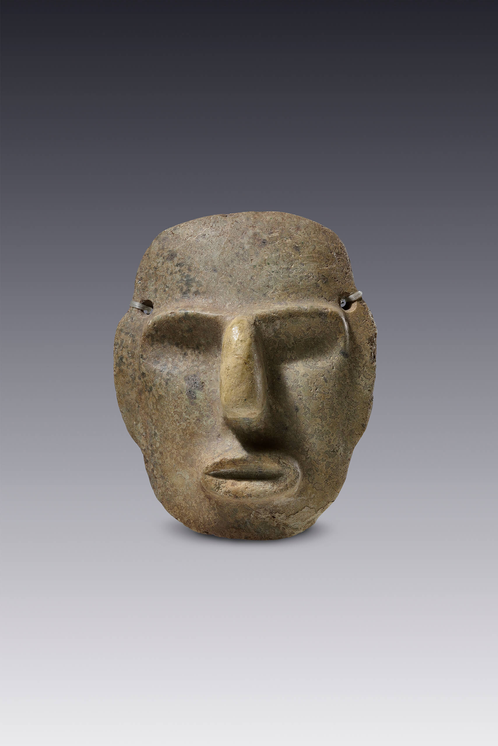 Máscara de rostro humano con dos perforaciones | El México antiguo. Salas de Arte Prehispánico | Museo Amparo, Puebla
