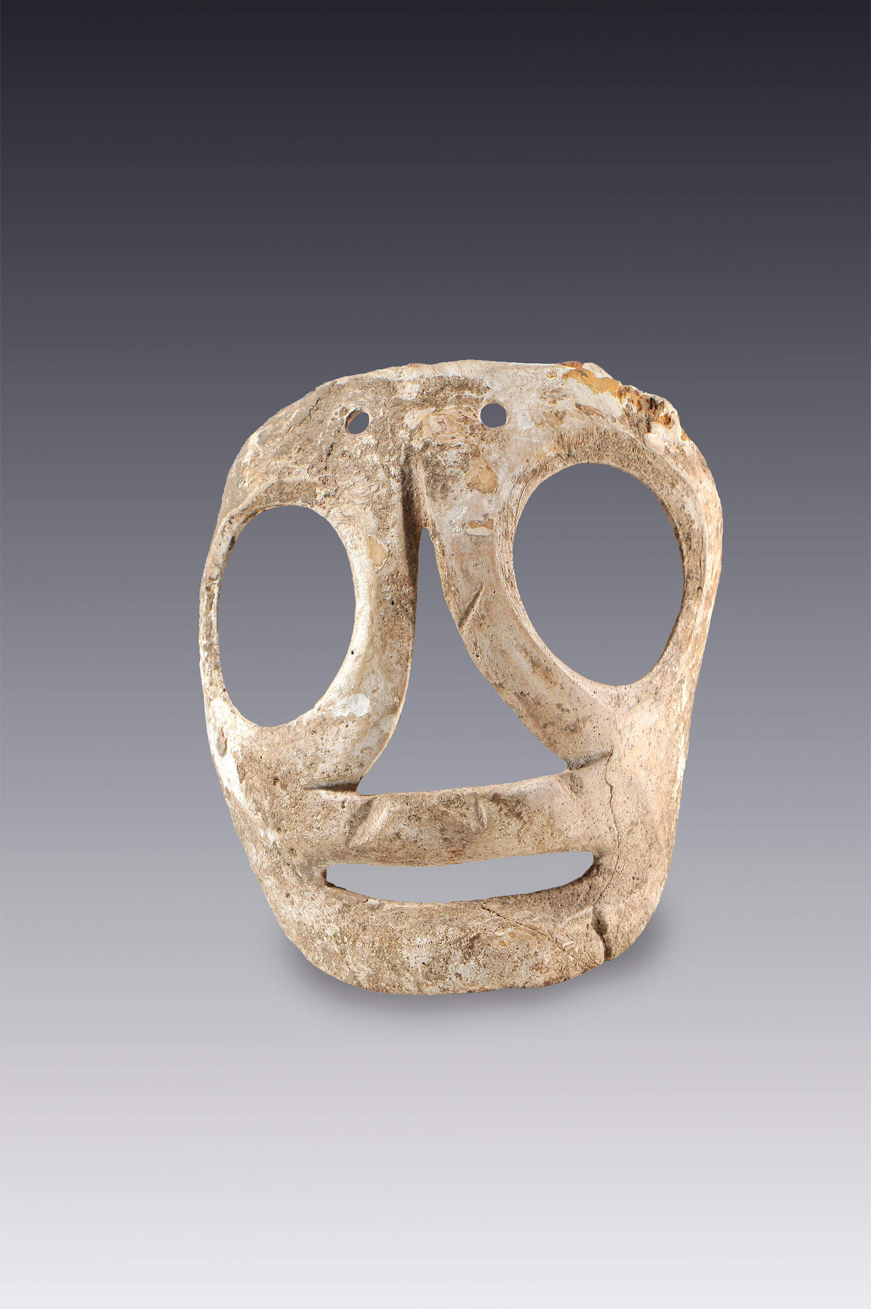 Máscara con la representación esquemática de un rostro | El México antiguo. Salas de Arte Prehispánico | Museo Amparo, Puebla