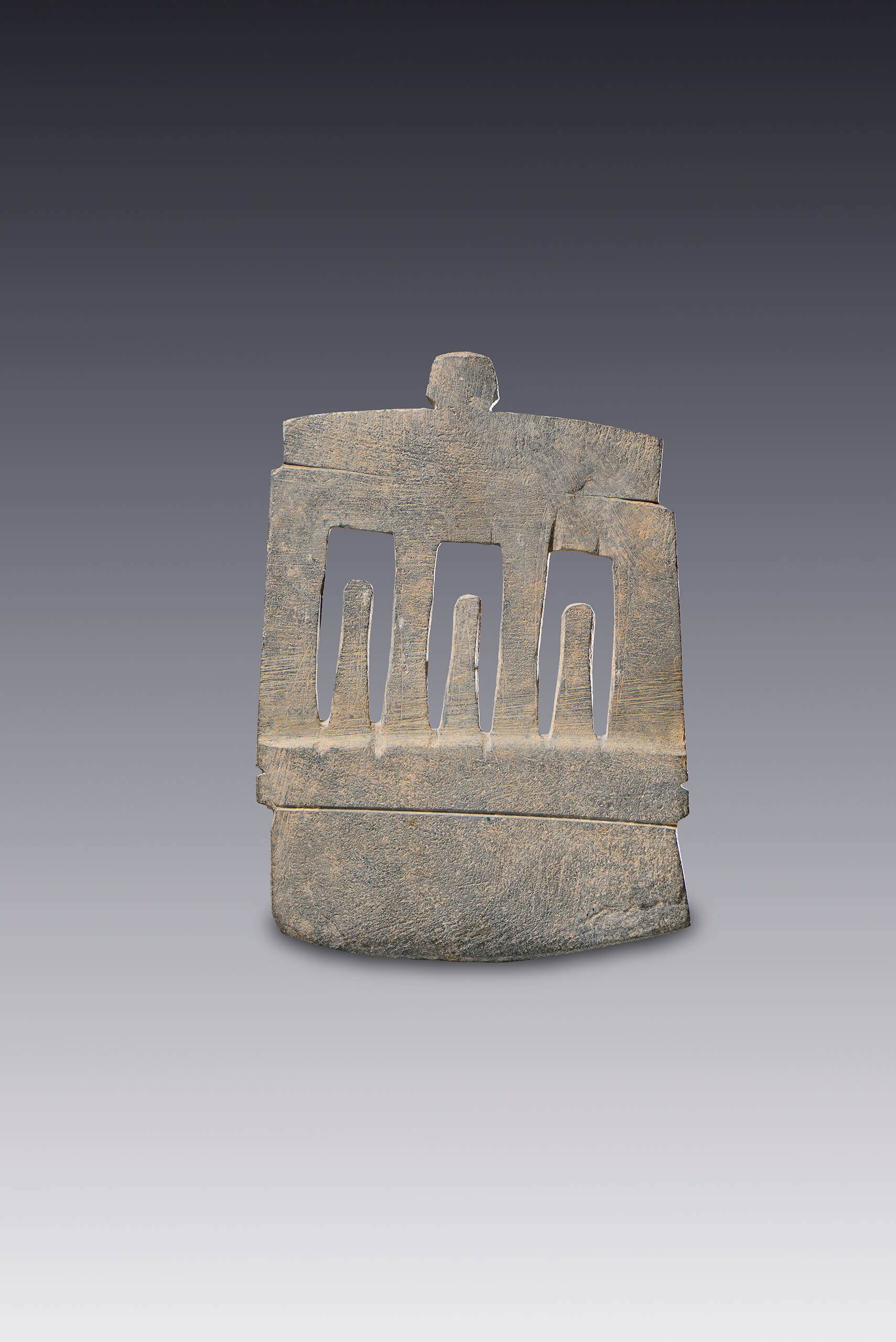 Maqueta de una fachada con personajes entre columnas | El México antiguo. Salas de Arte Prehispánico | Museo Amparo, Puebla