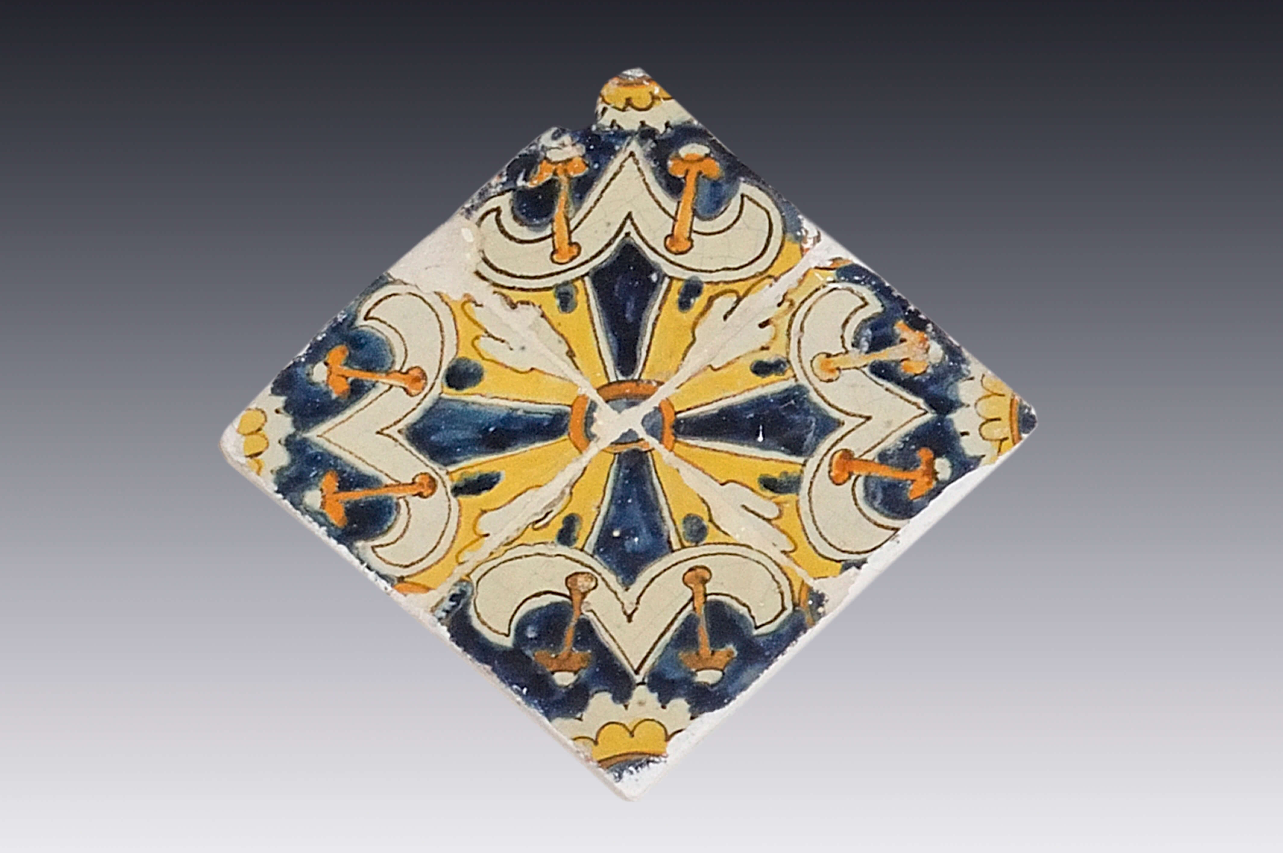 Azulejo polícromo con motivo geométrico | Salas de Arte Virreinal y Siglo XIX | Museo Amparo, Puebla