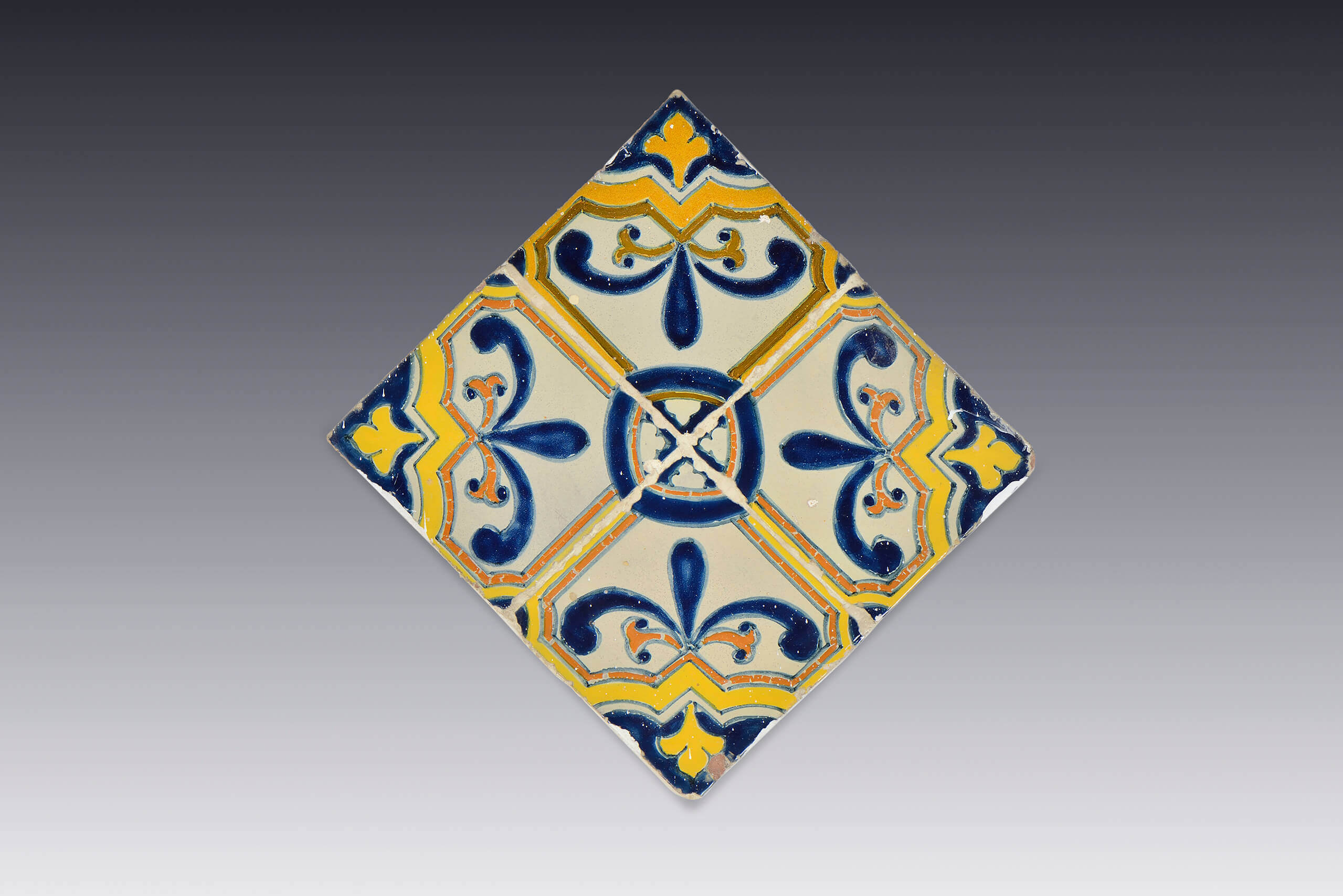 Azulejo polícromo estilo sevillano | Salas de Arte Virreinal y Siglo XIX | Museo Amparo, Puebla