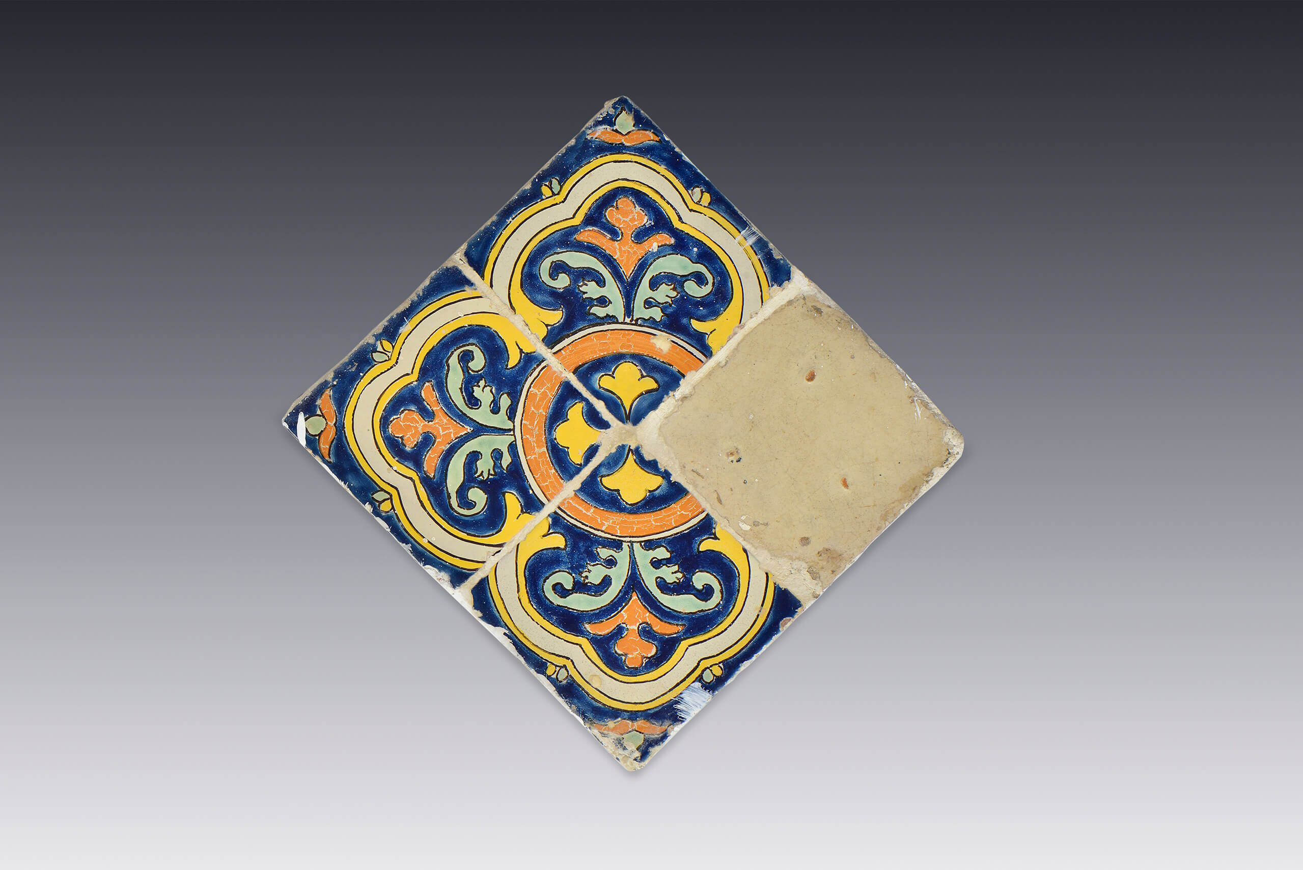 Azulejo polícromo de inspiración sevillana | Salas de Arte Virreinal y Siglo XIX | Museo Amparo, Puebla
