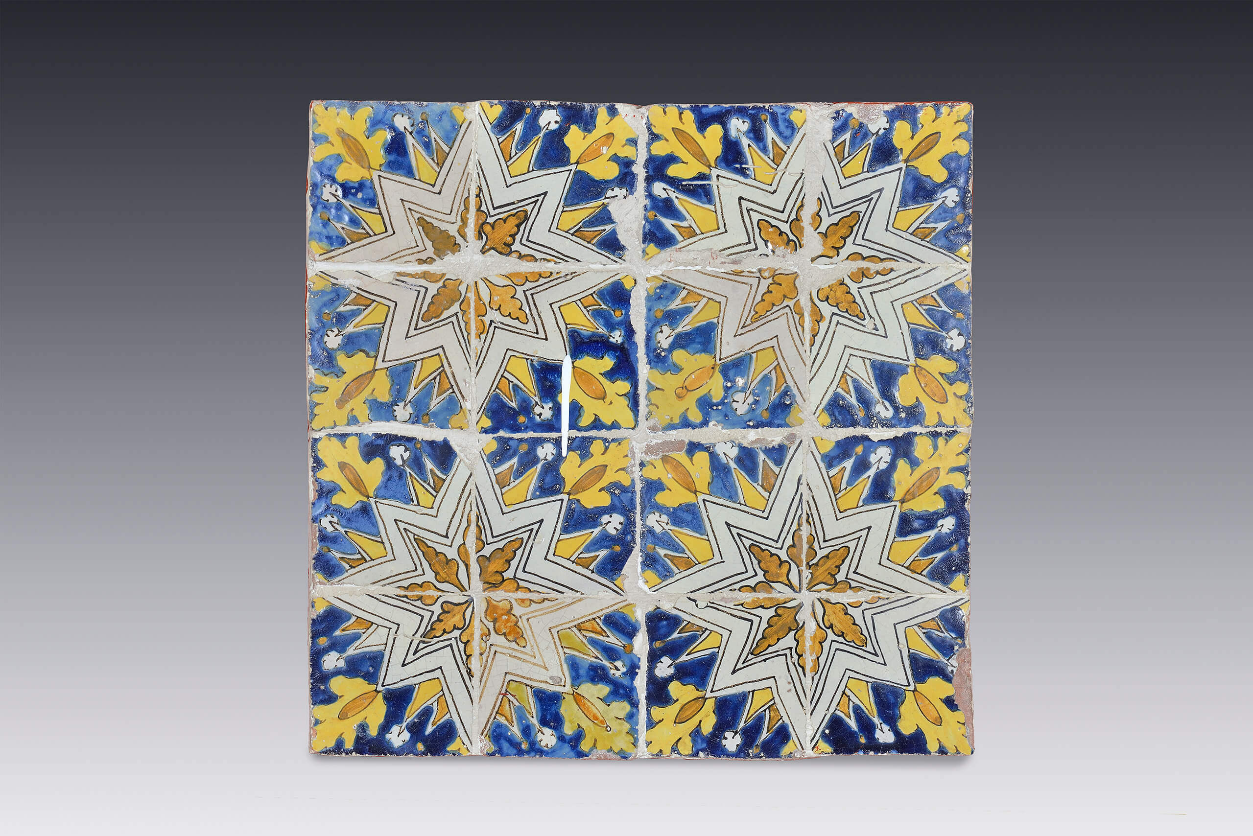 Azulejo polícromo con motivo de estrella | Salas de Arte Virreinal y Siglo XIX | Museo Amparo, Puebla