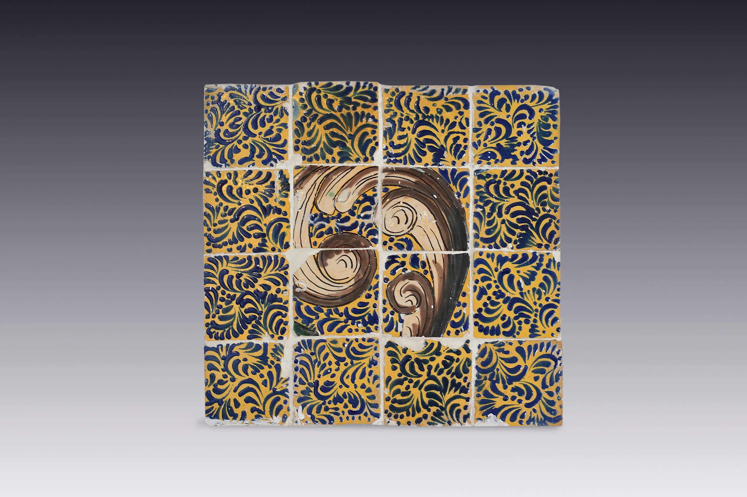 Panel de azulejos con motivo de ola ascendente | Salas de Arte Virreinal y Siglo XIX | Museo Amparo, Puebla
