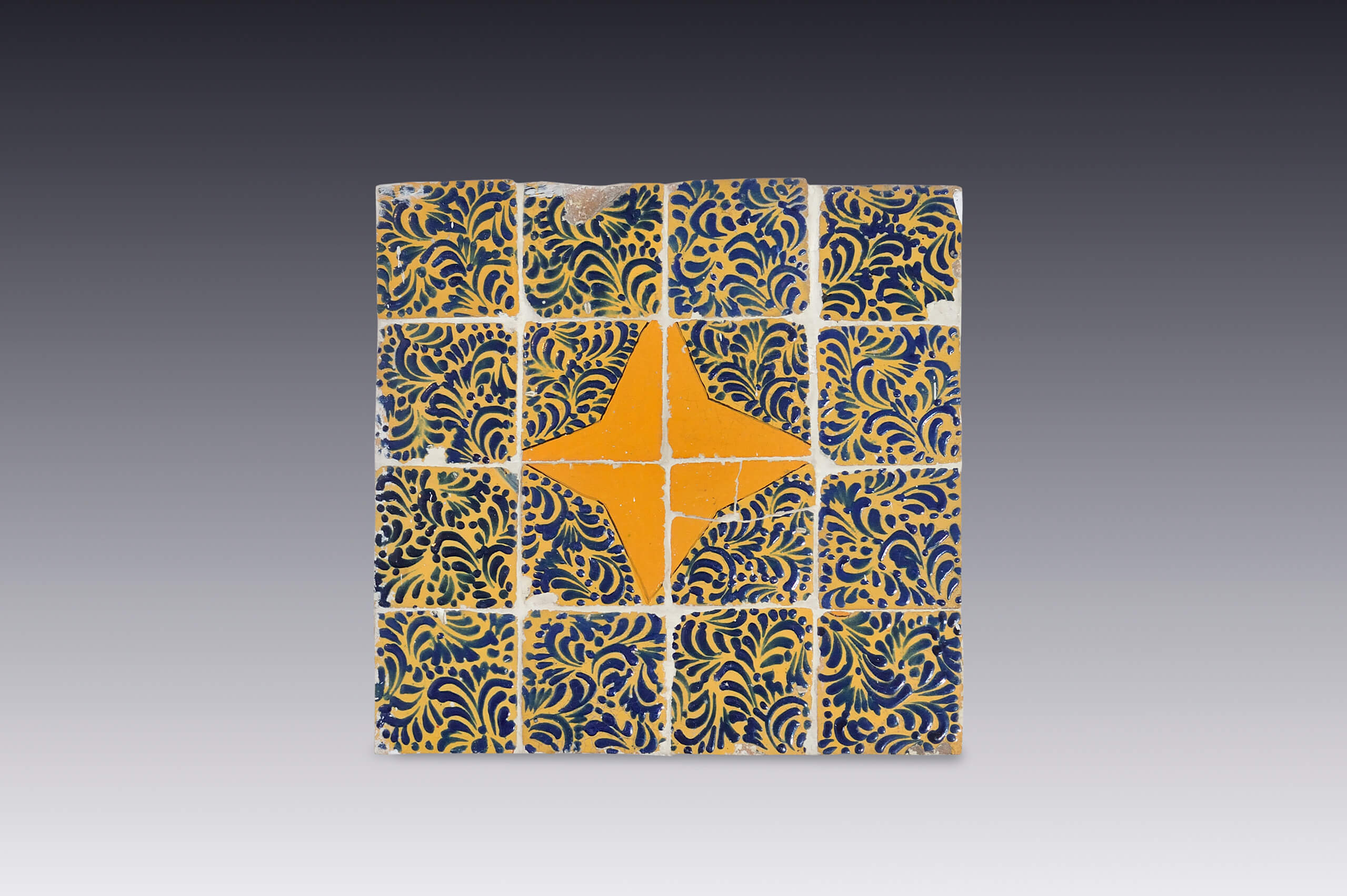 Panel de azulejos con motivo de estrella | Salas de Arte Virreinal y Siglo XIX | Museo Amparo, Puebla