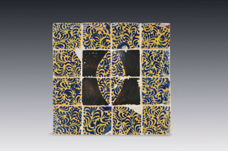 Panel de azulejos con óvalo plumeado
