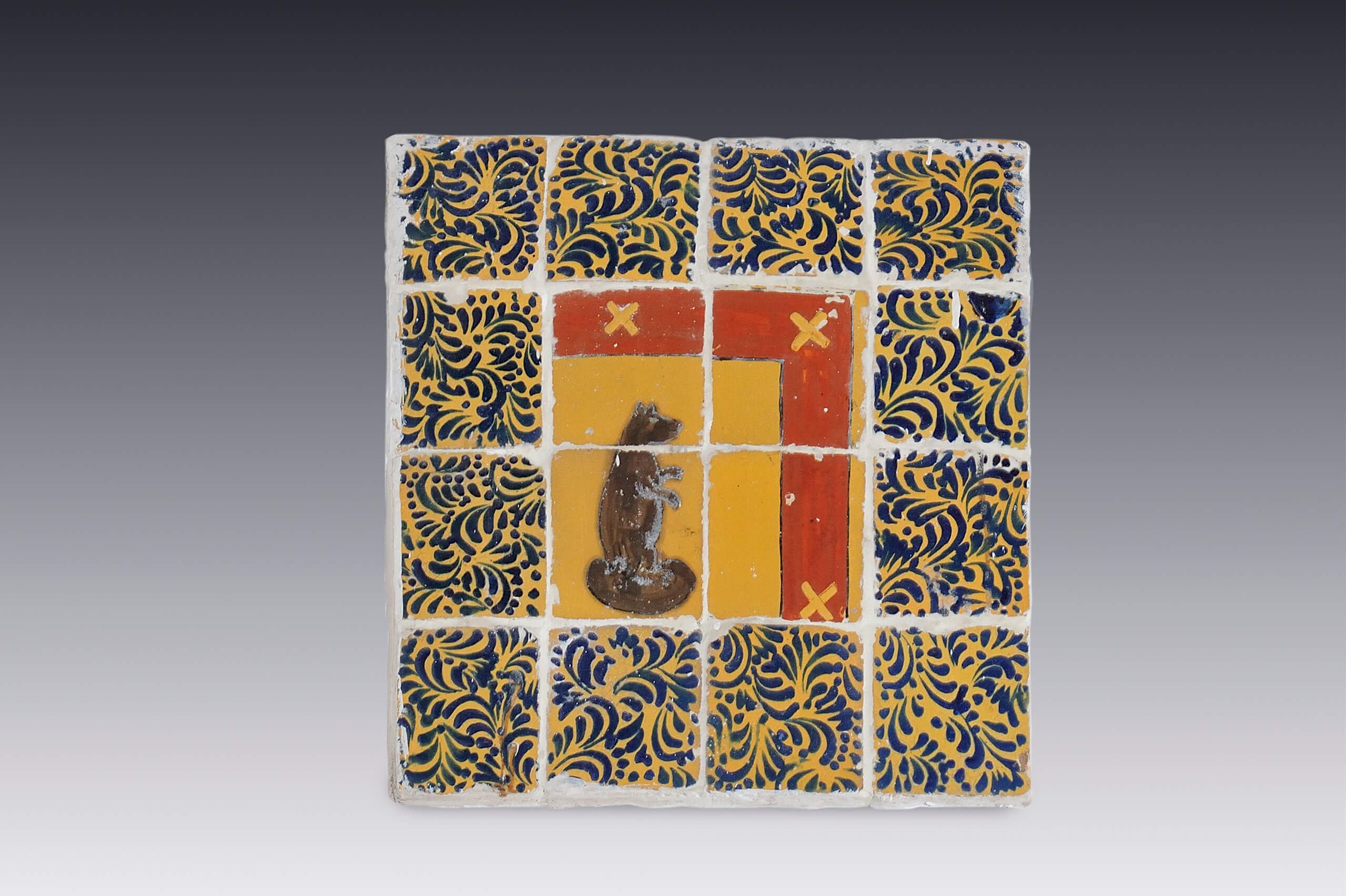 Panel de azulejos con motivo de ardilla en bandera | Salas de Arte Virreinal y Siglo XIX | Museo Amparo, Puebla