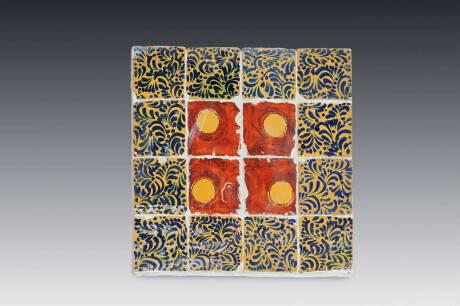 Panel de azulejos con motivos geométricos