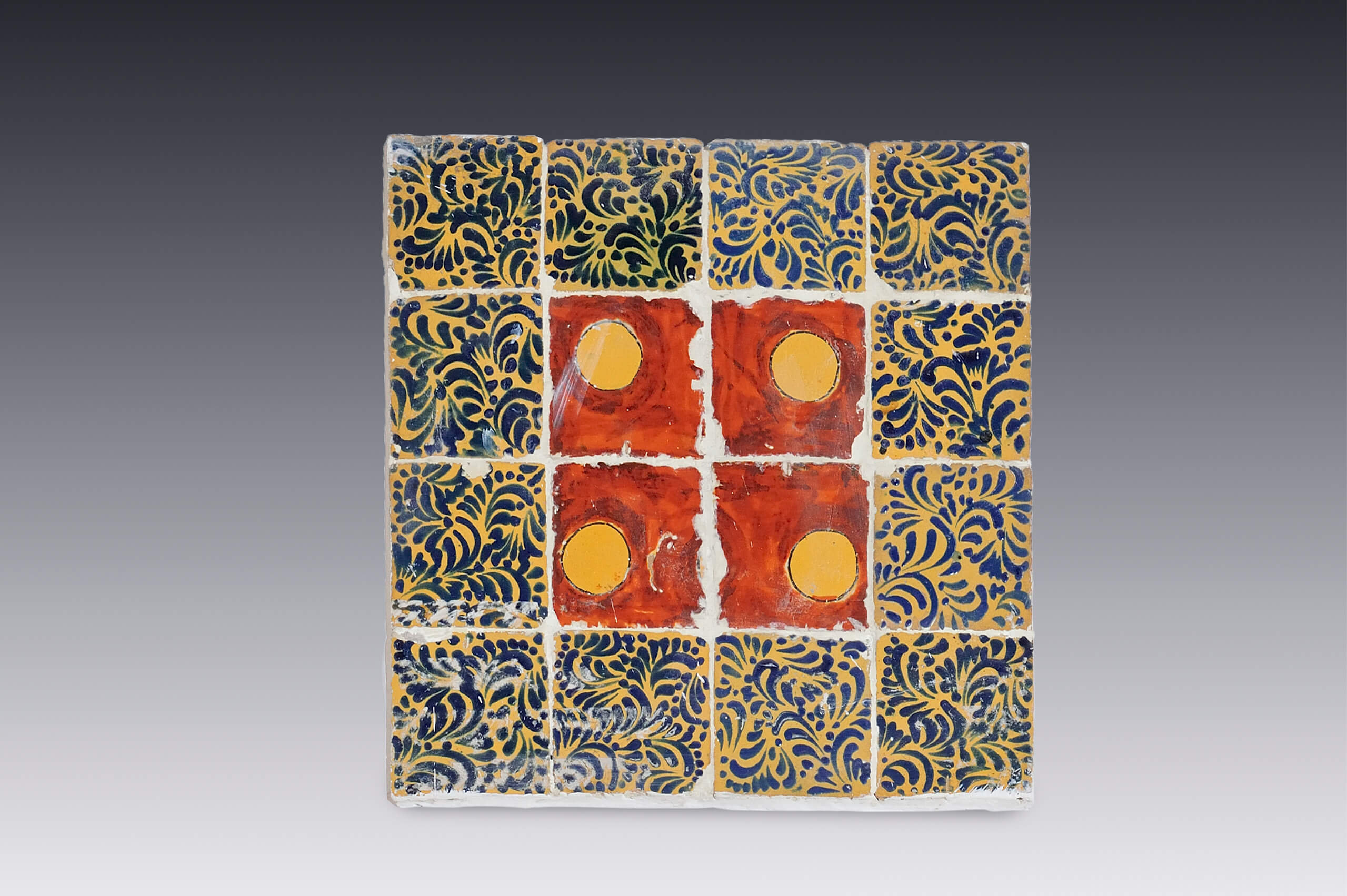 Panel de azulejos con motivos geométricos | Salas de Arte Virreinal y Siglo XIX | Museo Amparo, Puebla