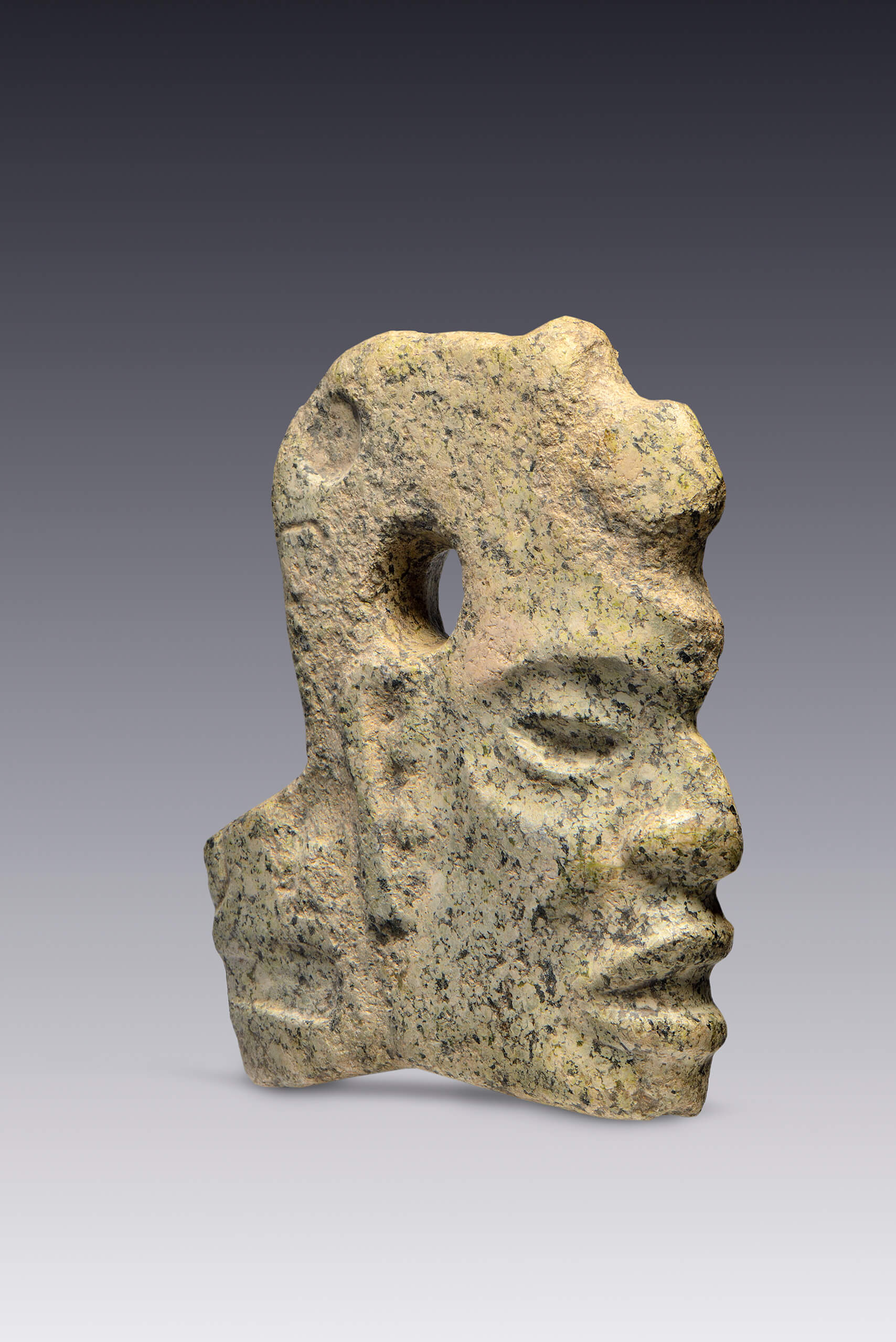 Hacha votiva en forma de cabeza humana  | El México antiguo. Salas de Arte Prehispánico | Museo Amparo, Puebla