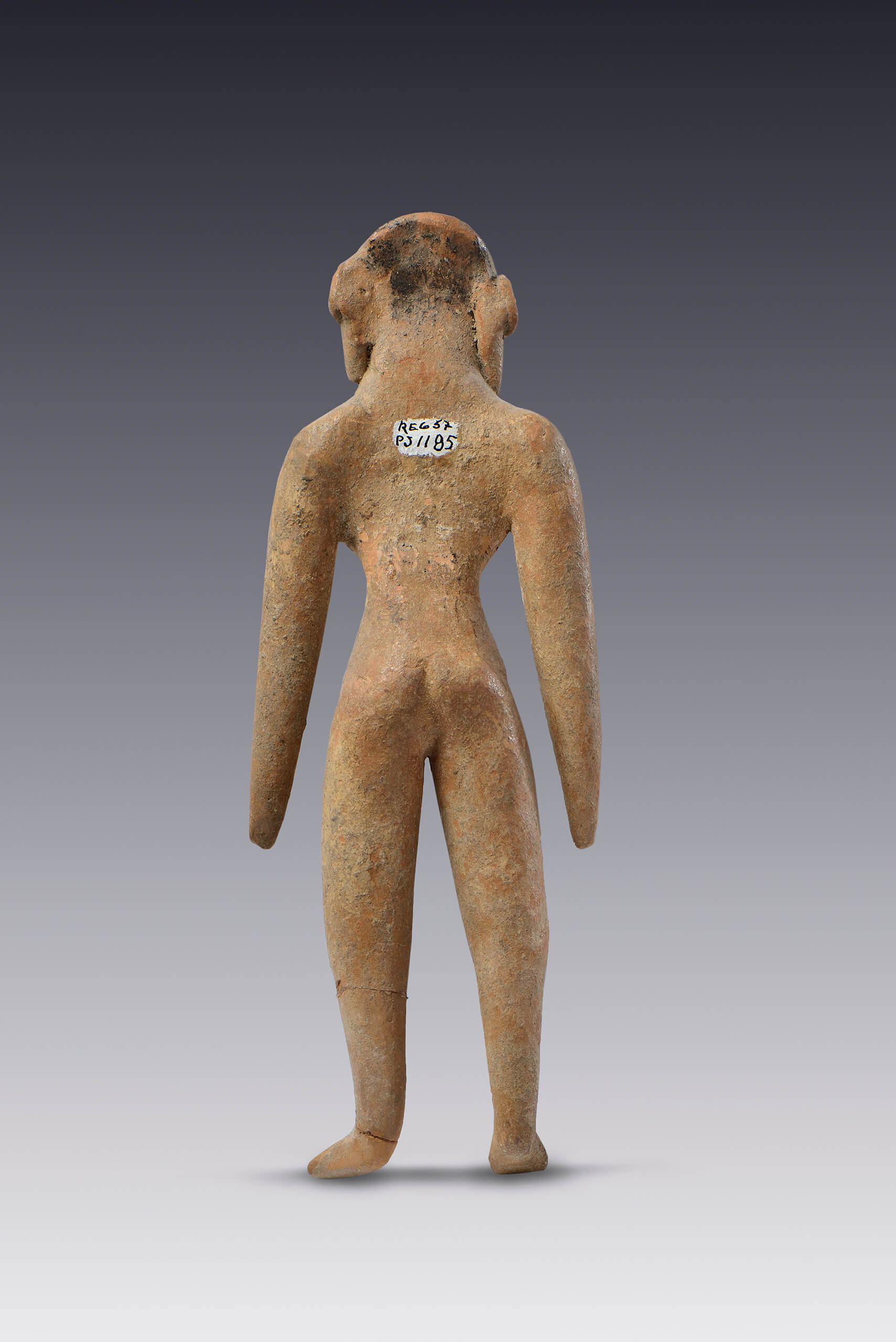 Figurilla de una joven desnuda, parada, y con brazos cónicos y arreglo de pelo ausente | El México antiguo. Salas de Arte Prehispánico | Museo Amparo, Puebla