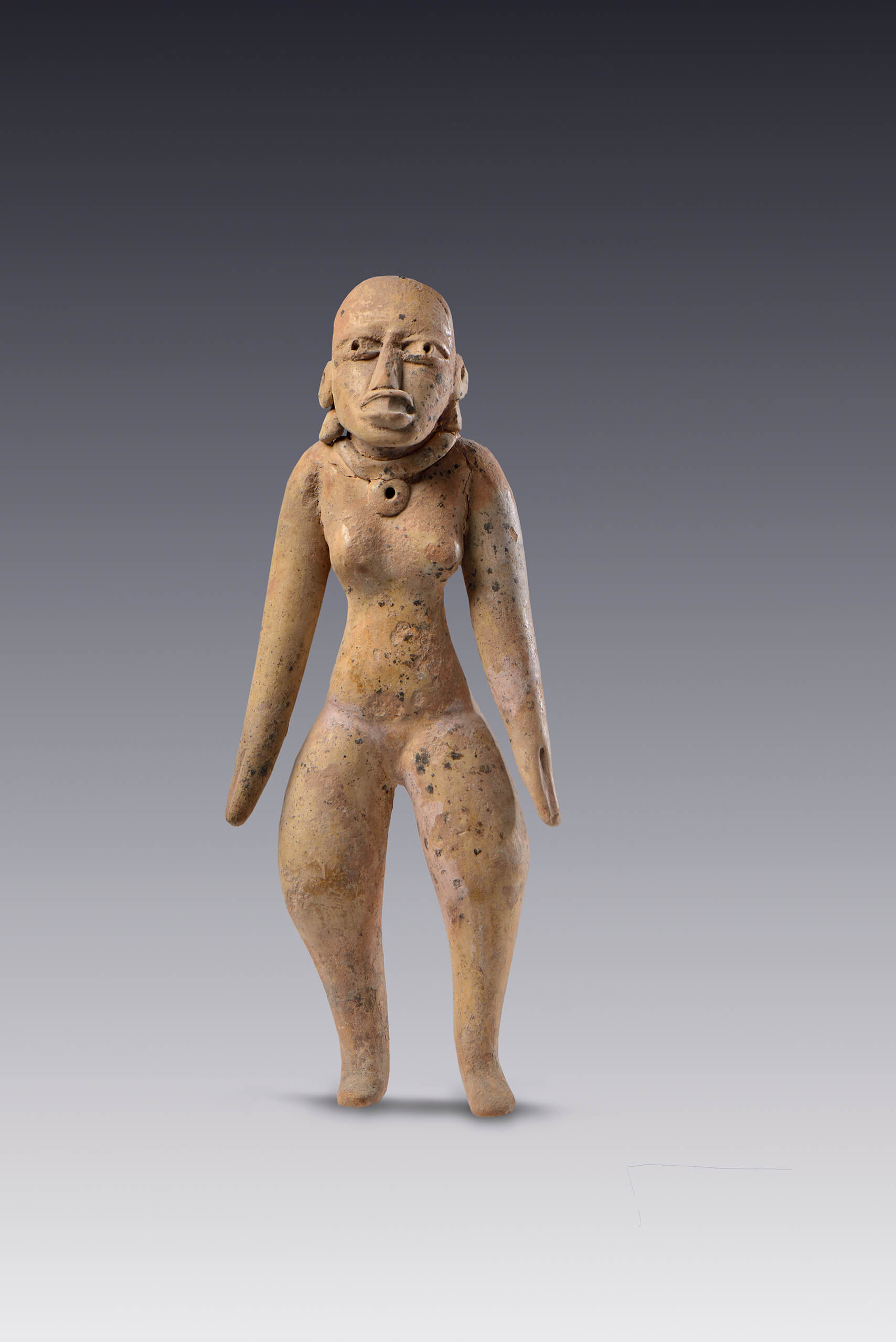 Figurilla pulida de mujer desnuda salpicado de puntas negras | El México antiguo. Salas de Arte Prehispánico | Museo Amparo, Puebla