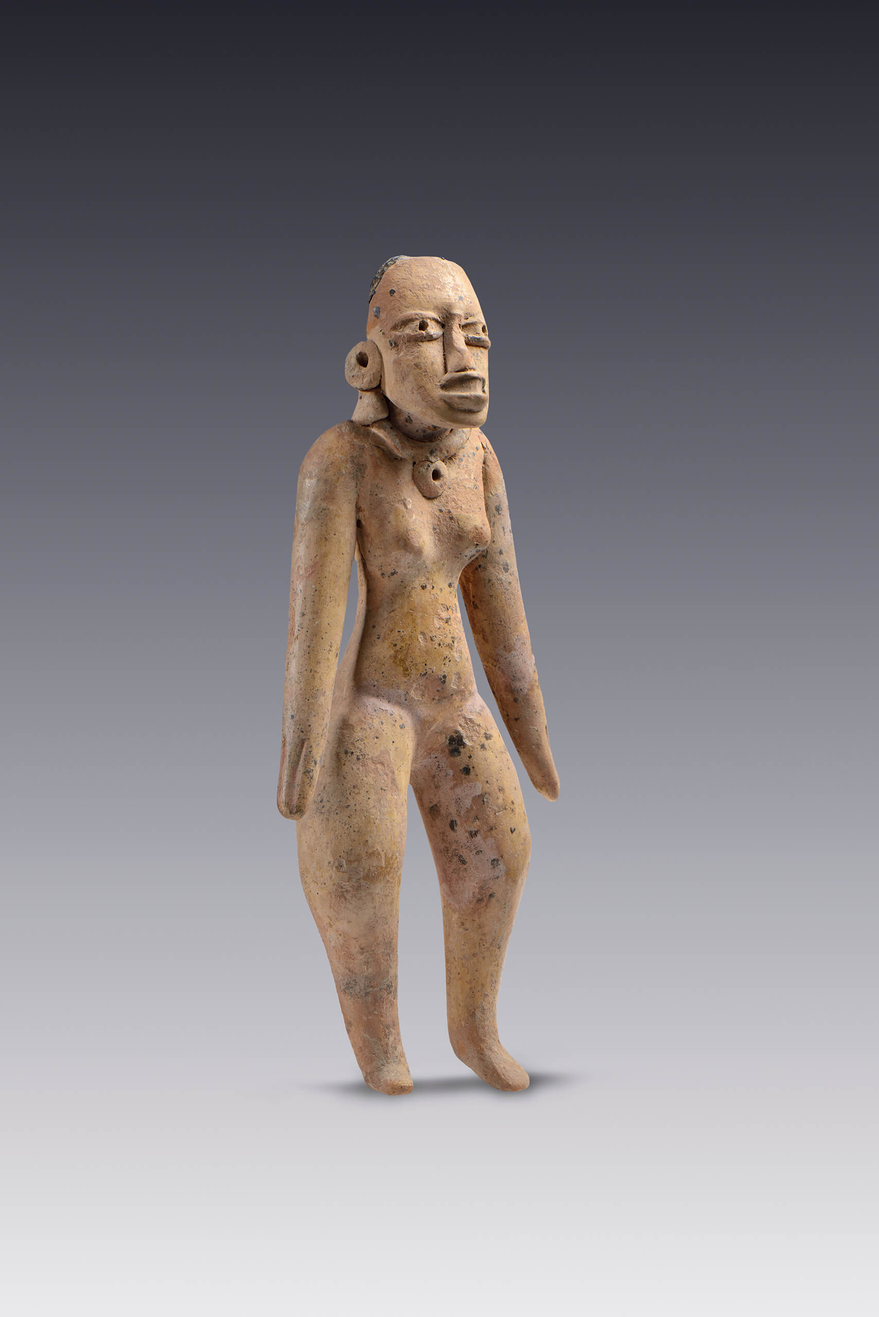 Figurilla pulida de mujer desnuda salpicado de puntas negras | El México antiguo. Salas de Arte Prehispánico | Museo Amparo, Puebla