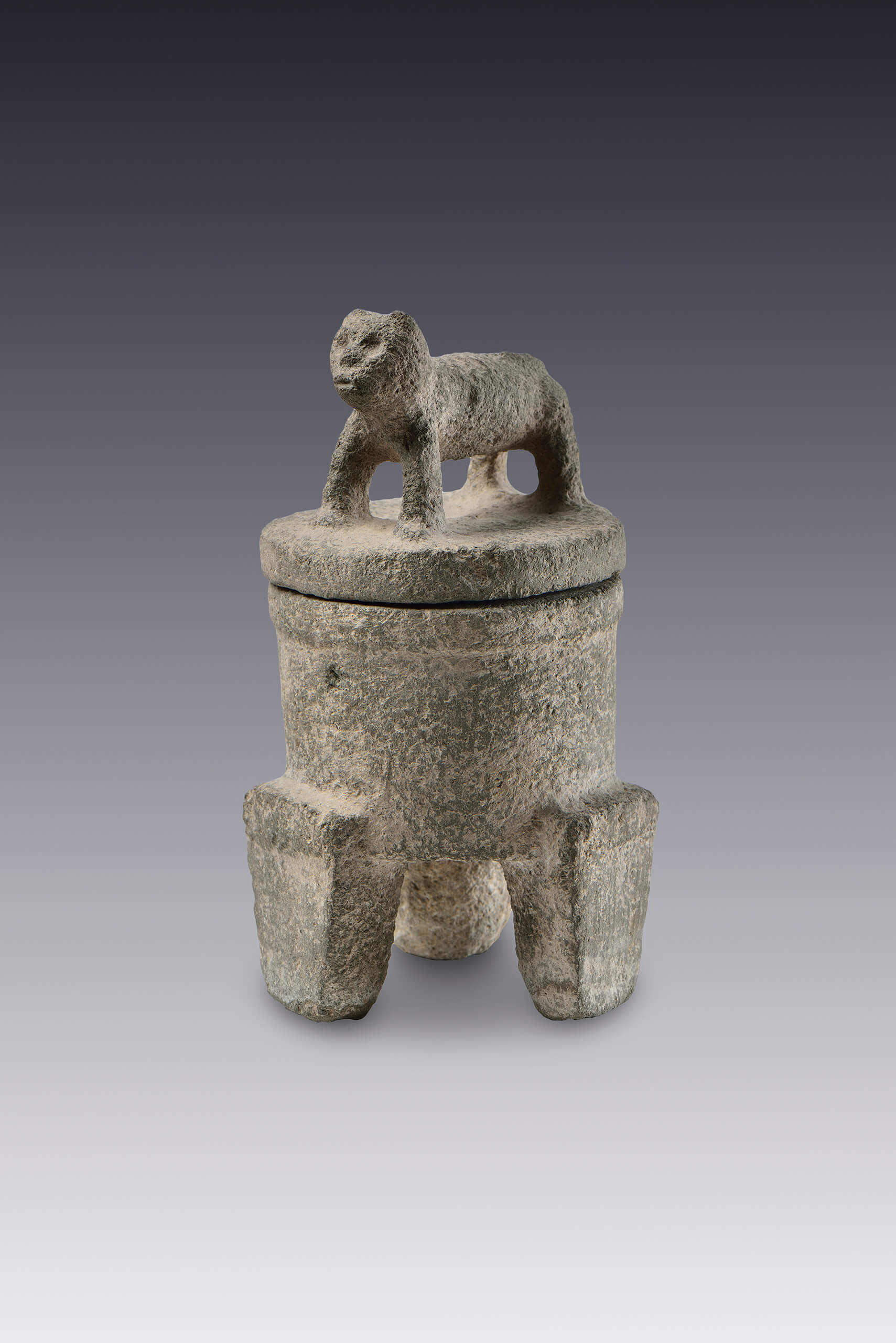 Recipiente trípode con tapadera zoomorfa | El México antiguo. Salas de Arte Prehispánico | Museo Amparo, Puebla