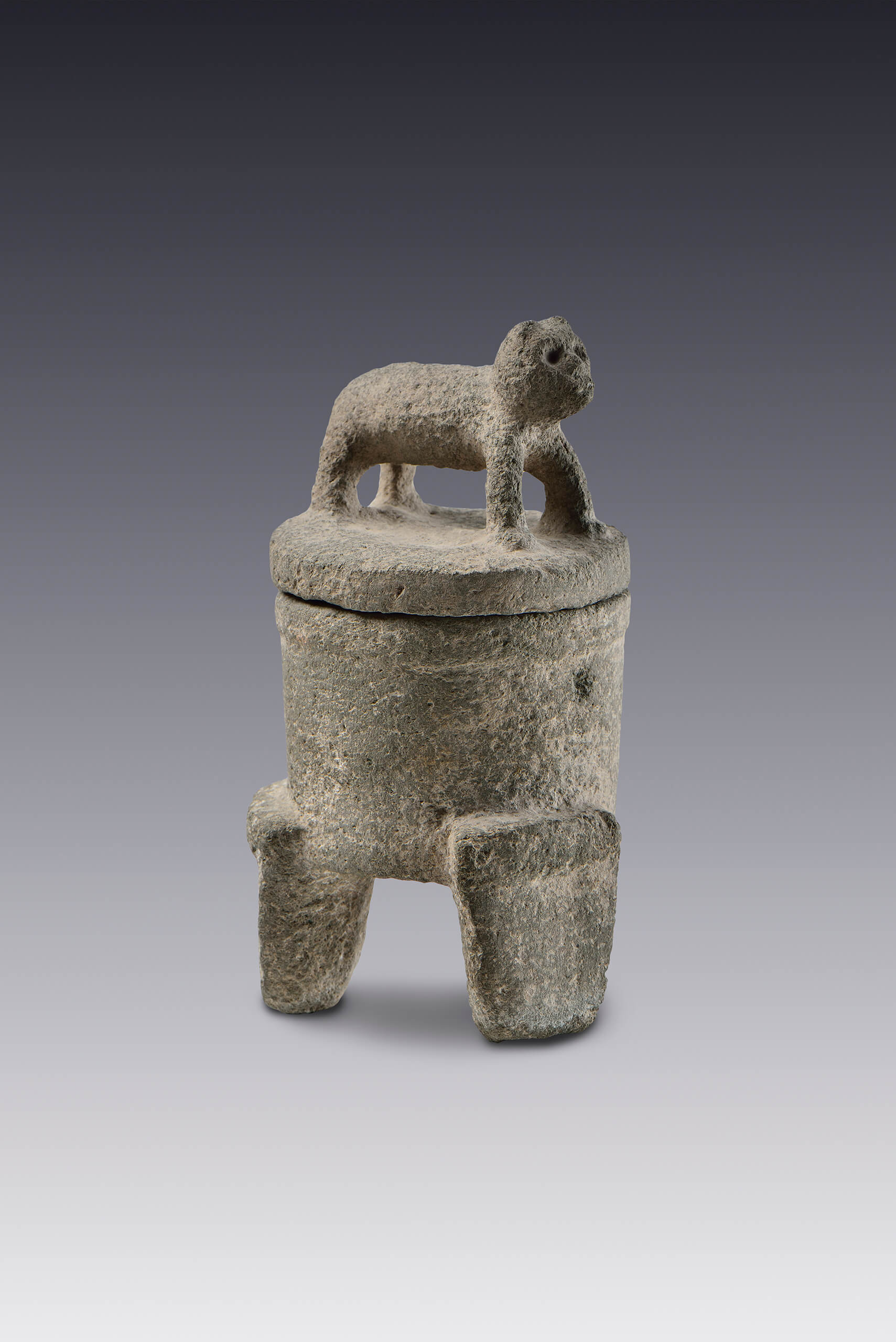 Recipiente trípode con tapadera zoomorfa | El México antiguo. Salas de Arte Prehispánico | Museo Amparo, Puebla