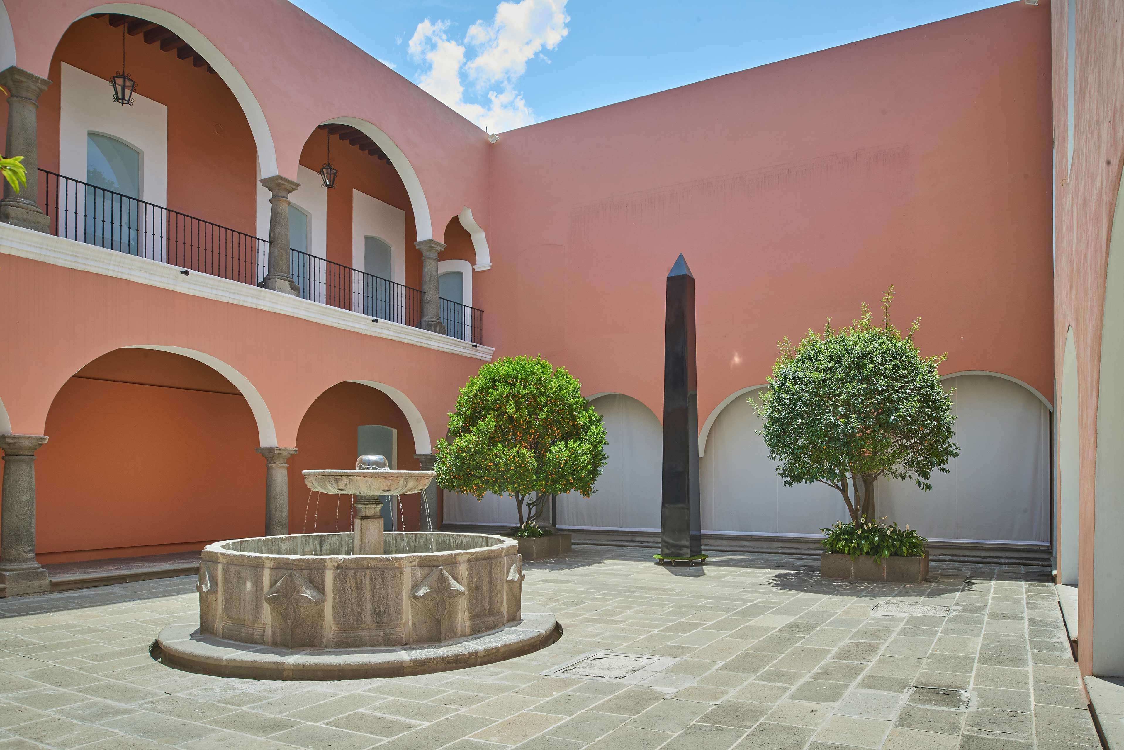 Obelisco transportable | El tiempo en las cosas II. Salas de Arte Contemporáneo | Museo Amparo, Puebla