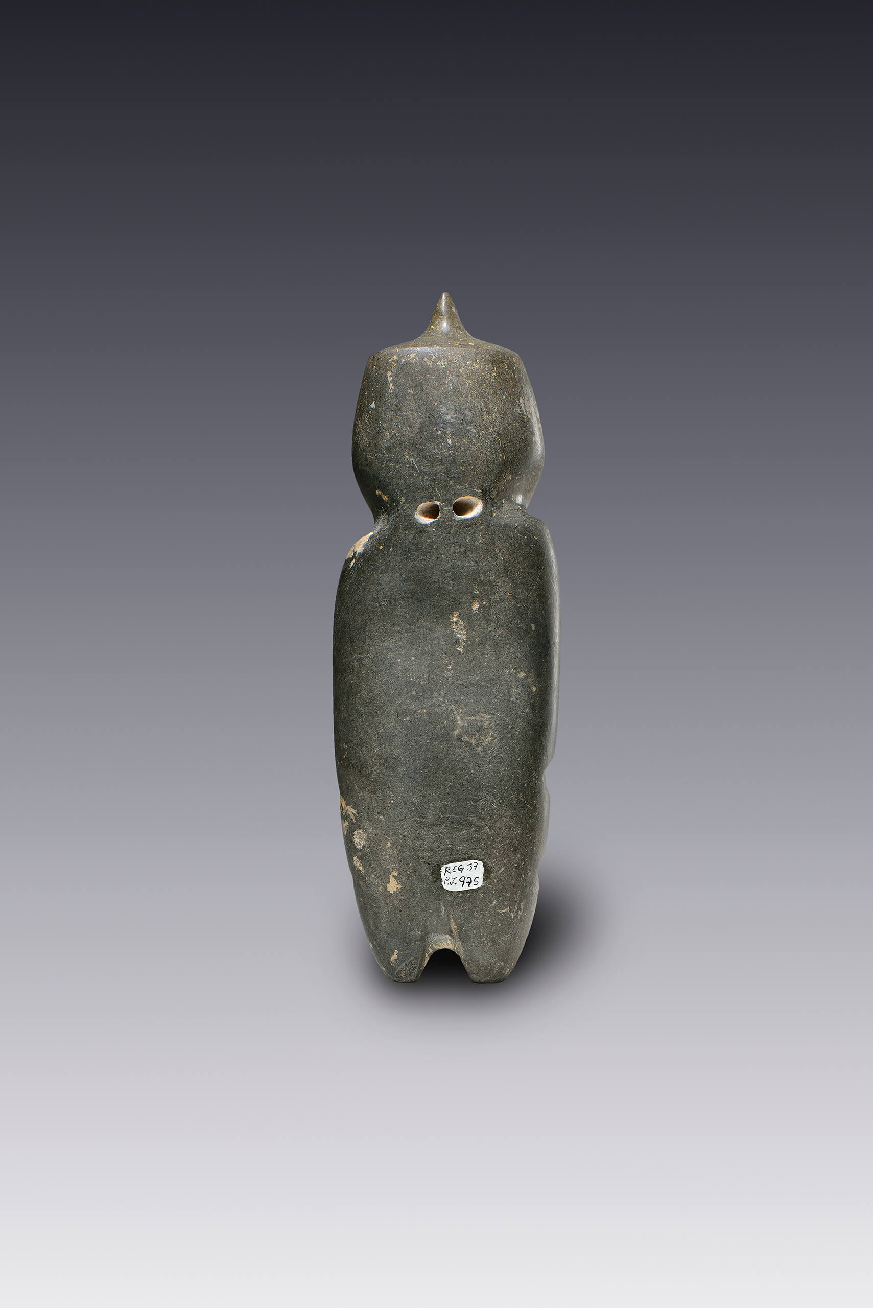 Figura humana con los brazos cruzados sobre el pecho | El México antiguo. Salas de Arte Prehispánico | Museo Amparo, Puebla
