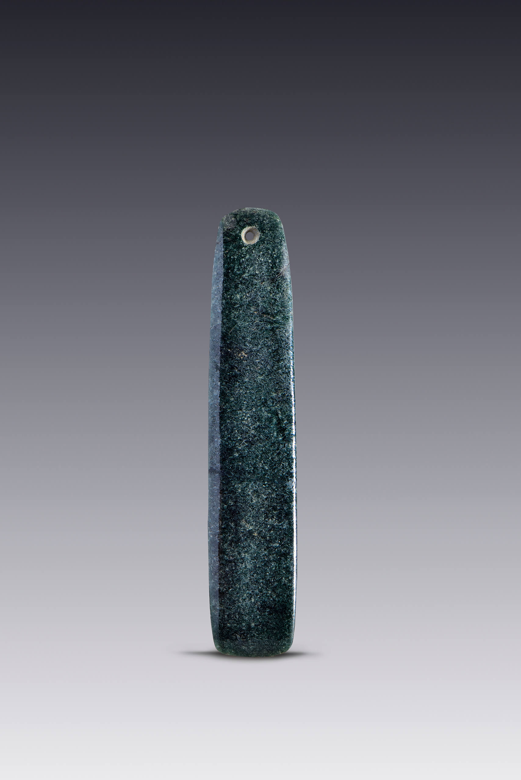 Joya colgante de piedra matlalitztli | El México antiguo. Salas de Arte Prehispánico | Museo Amparo, Puebla