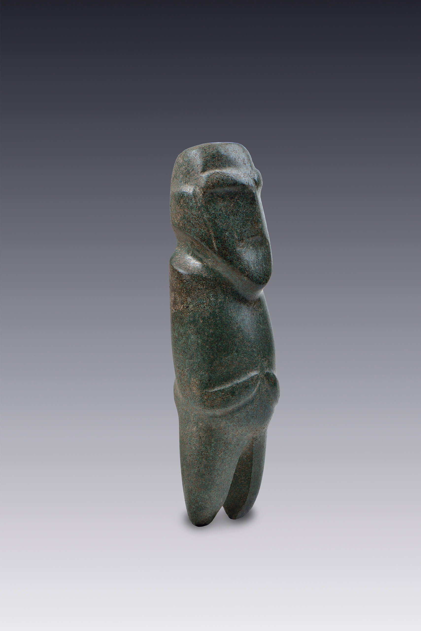Hombre de pie con los brazos sobre el abdomen | El México antiguo. Salas de Arte Prehispánico | Museo Amparo, Puebla