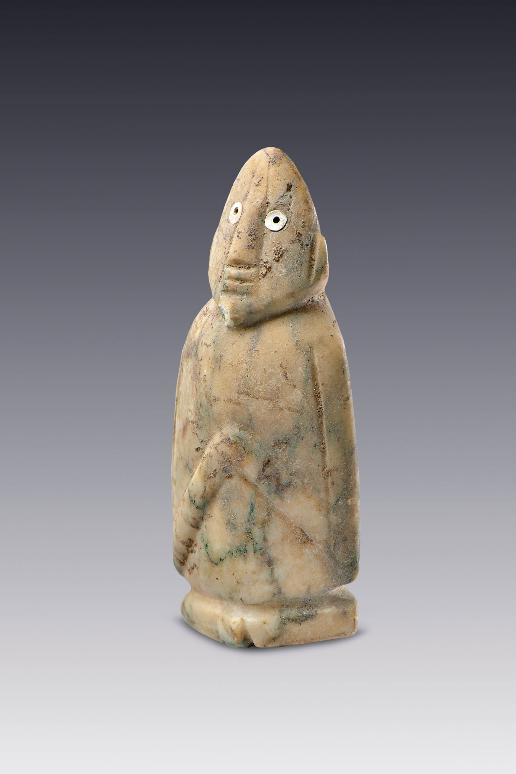 Hombre sedente con expresión hierática | El México antiguo. Salas de Arte Prehispánico | Museo Amparo, Puebla