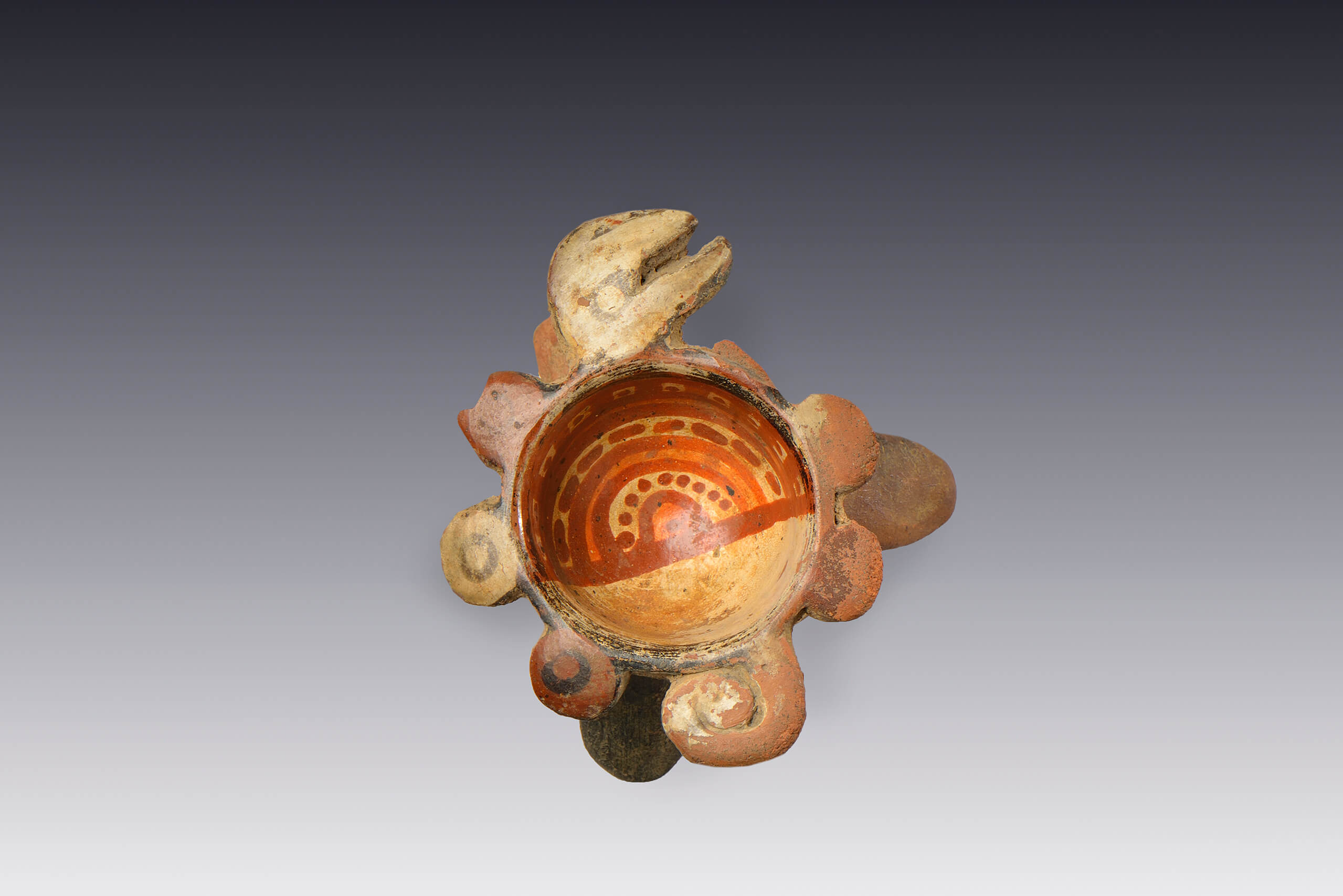 Cuenco miniatura trípode con borde zoomorfo (¿tortuga?) | El México antiguo. Salas de Arte Prehispánico | Museo Amparo, Puebla