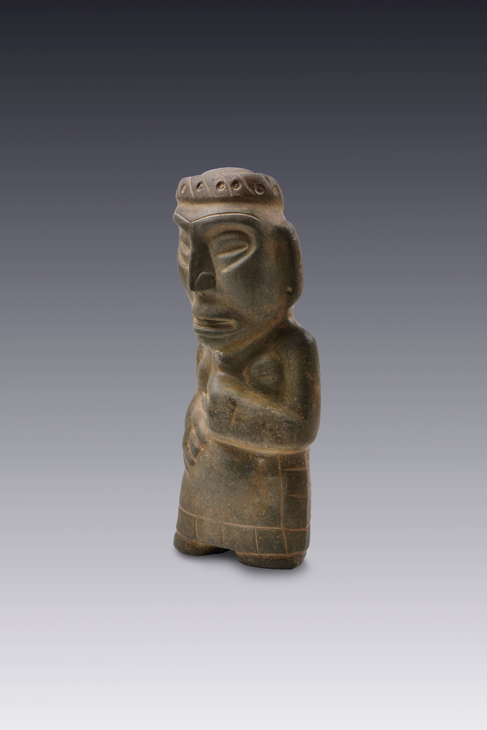 Mujer con gorro y falda | El México antiguo. Salas de Arte Prehispánico | Museo Amparo, Puebla