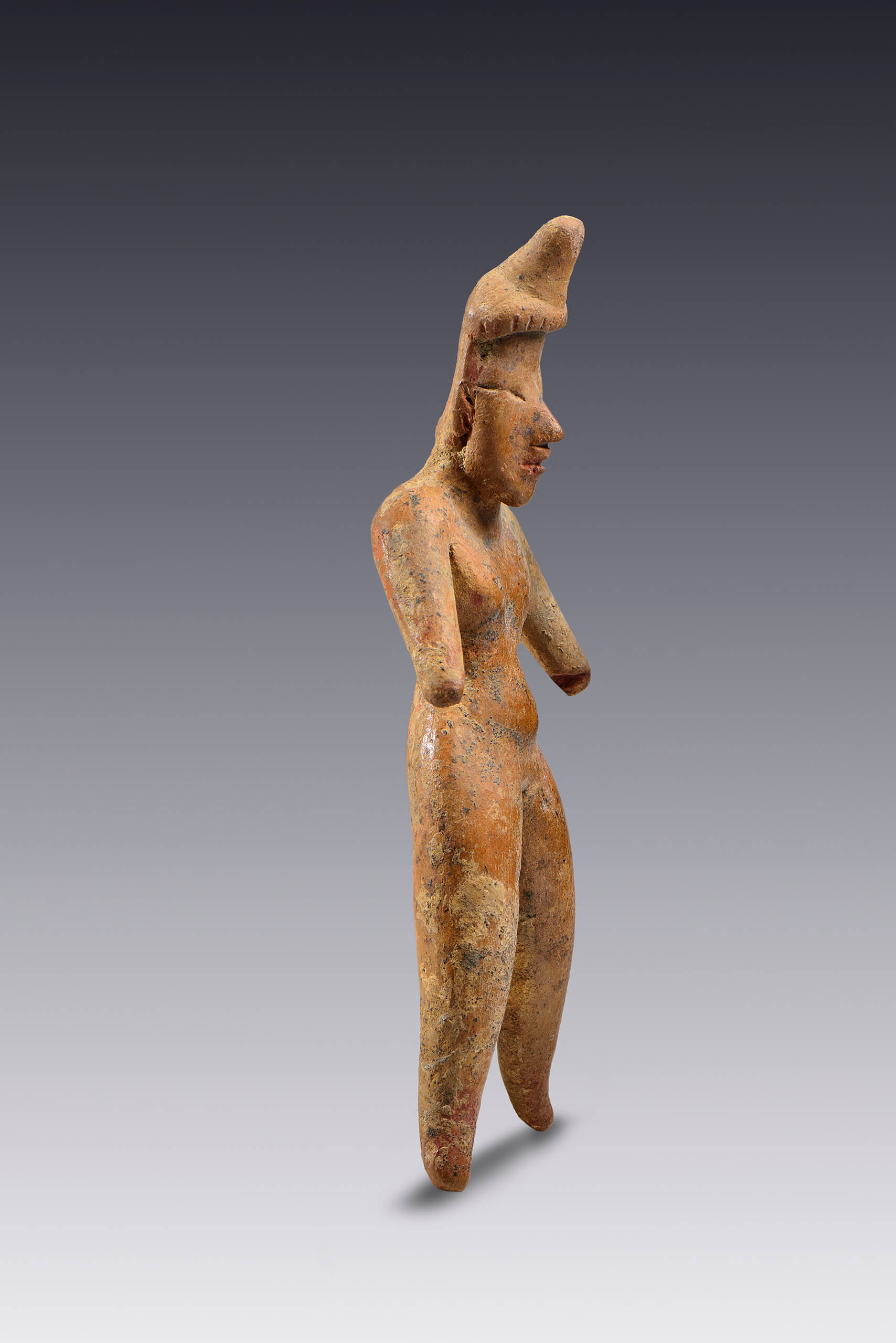 Figurilla femenina con tocado cónico | El México antiguo. Salas de Arte Prehispánico | Museo Amparo, Puebla