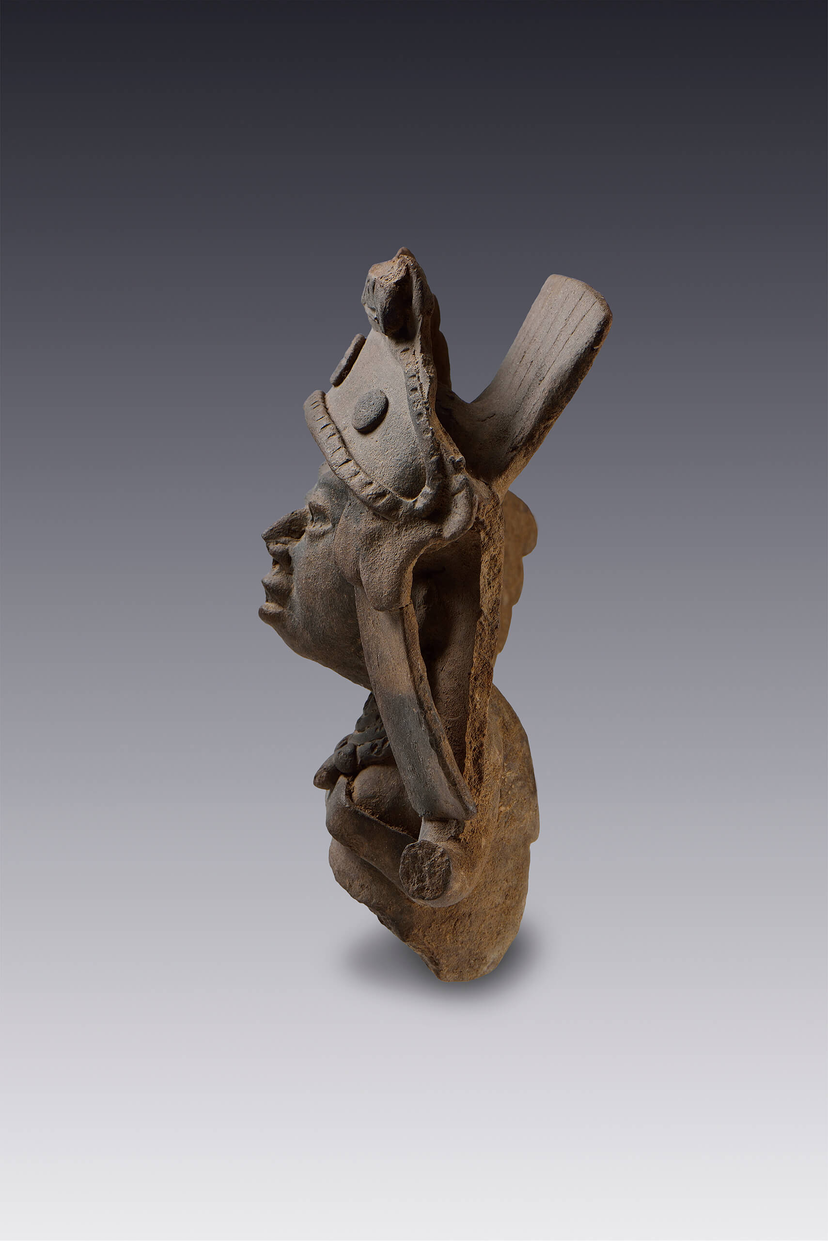 Figurilla con atavío (fragmento) | El México antiguo. Salas de Arte Prehispánico | Museo Amparo, Puebla