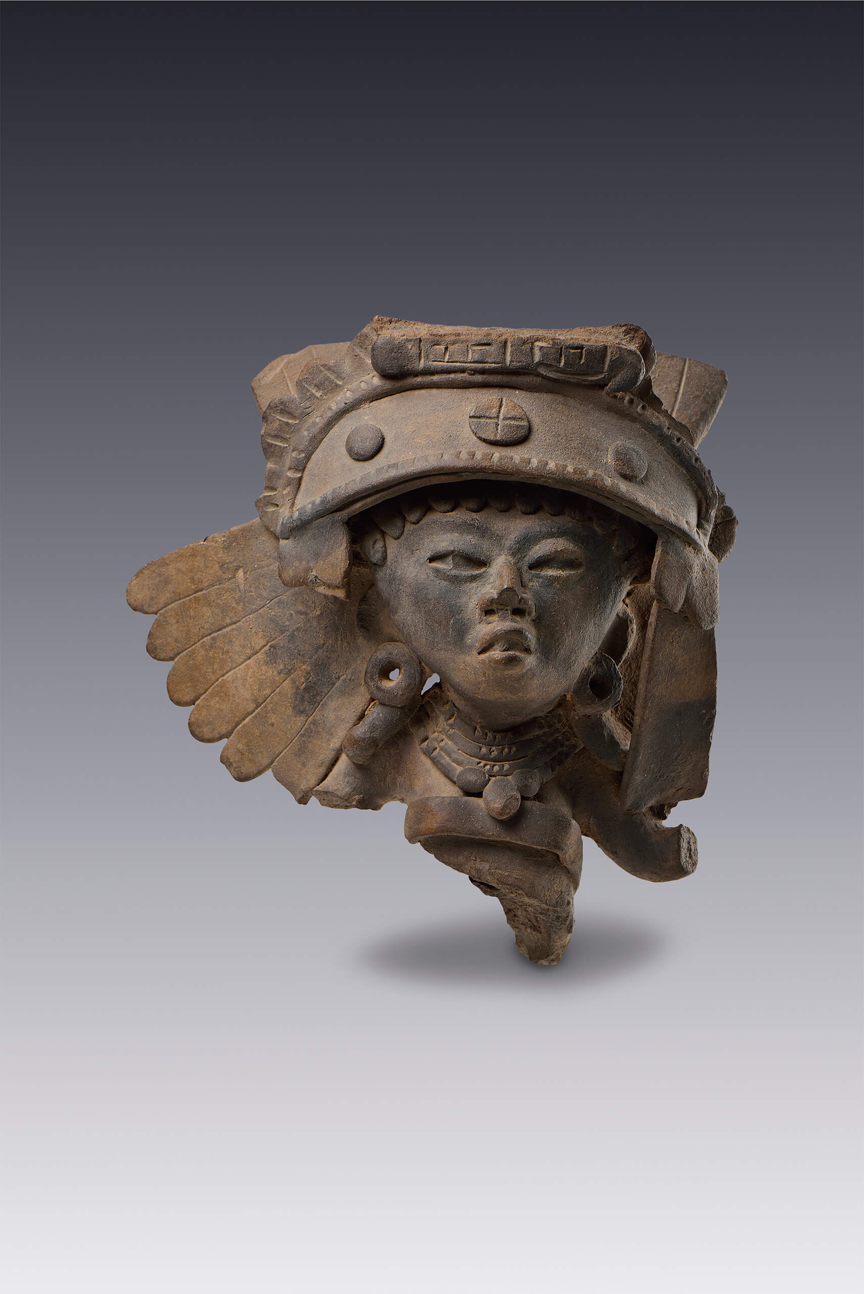Figurilla con atavío (fragmento) | El México antiguo. Salas de Arte Prehispánico | Museo Amparo, Puebla