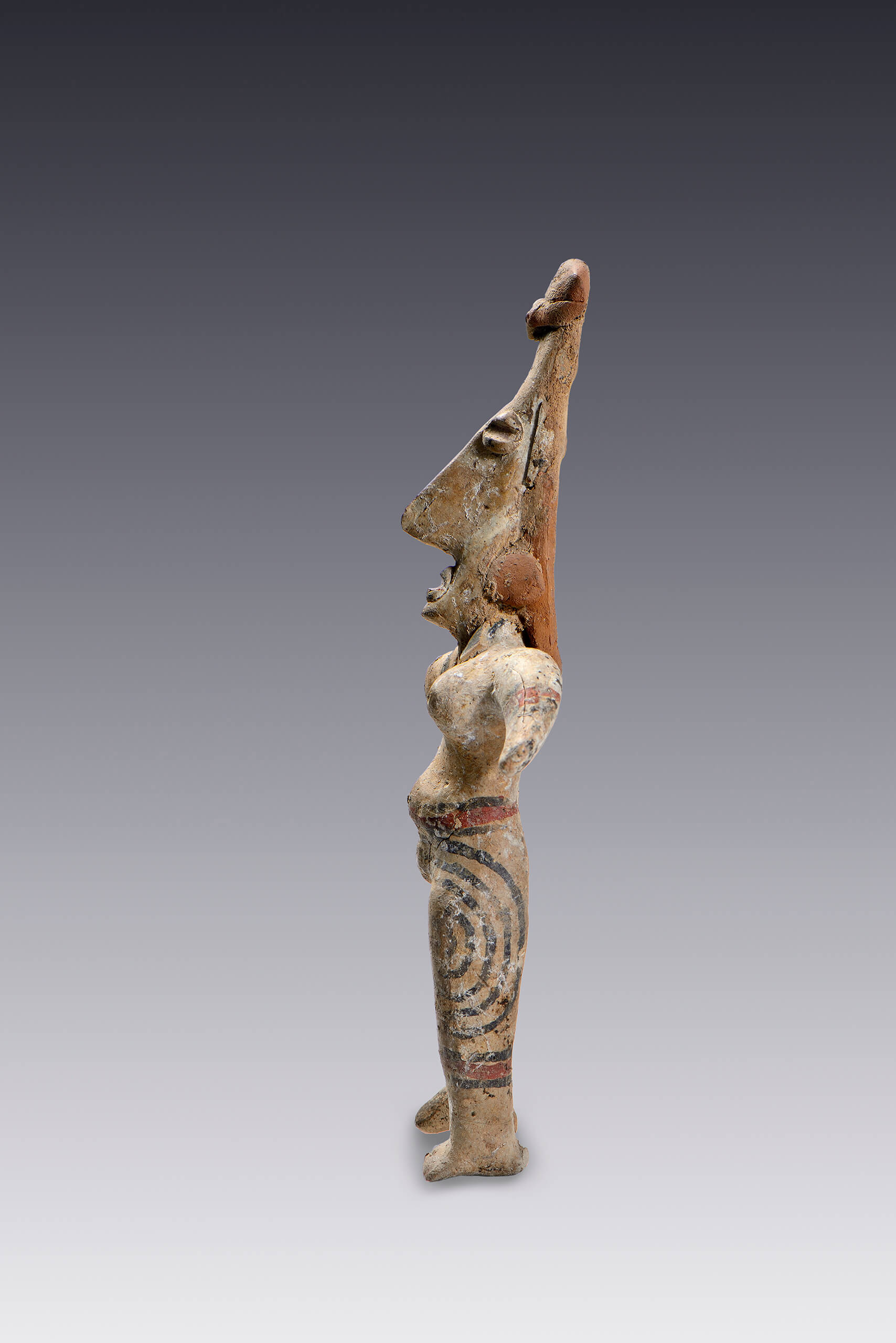 Figurilla femenina “copete ancho” con pintura negra y roja | El México antiguo. Salas de Arte Prehispánico | Museo Amparo, Puebla