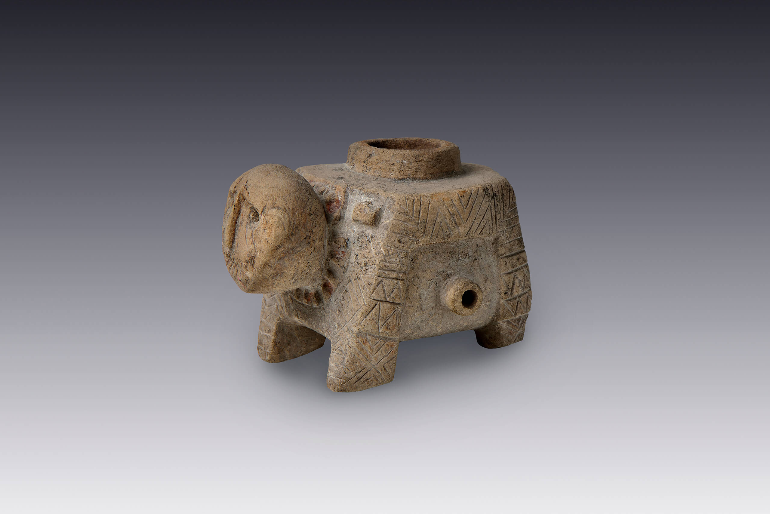 Figura antropomorfa, posible componente de una pipa o sahumador | El México antiguo. Salas de Arte Prehispánico | Museo Amparo, Puebla