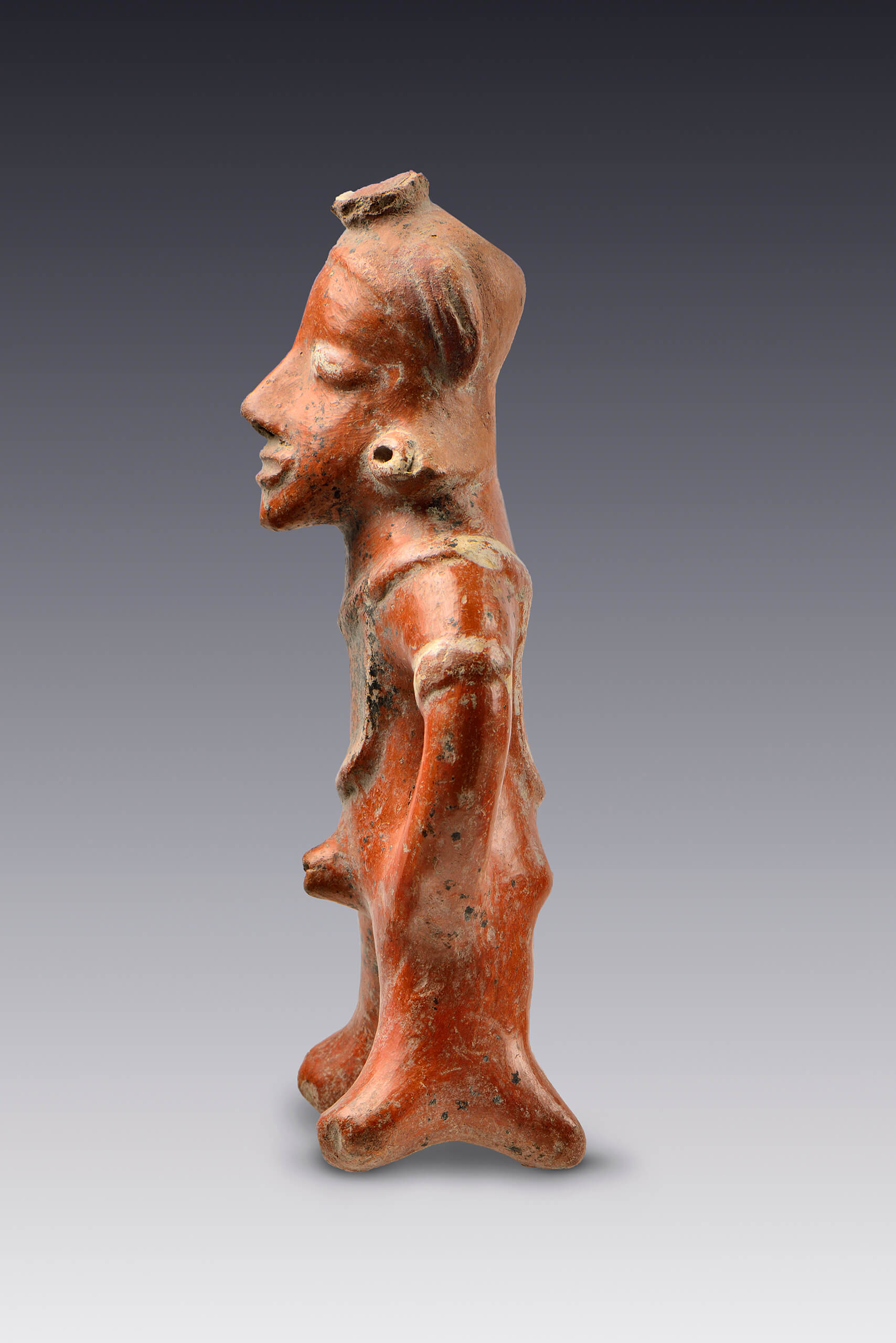 Figurillas de hombres desnudos con sexo marcado y banda frontal en el pecho | El M&eacute;xico antiguo. Salas de Arte Prehisp&aacute;nico | Museo Amparo, Puebla