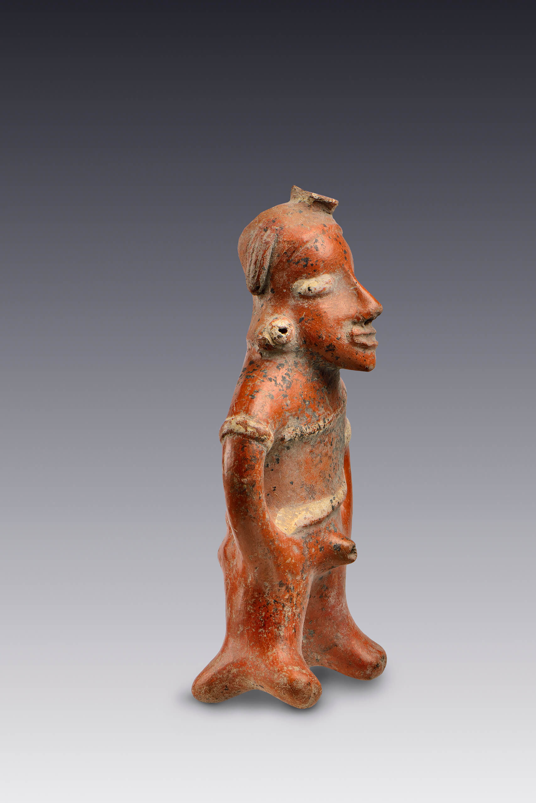 Figurillas de hombres desnudos con sexo marcado y banda frontal en el pecho | El M&eacute;xico antiguo. Salas de Arte Prehisp&aacute;nico | Museo Amparo, Puebla