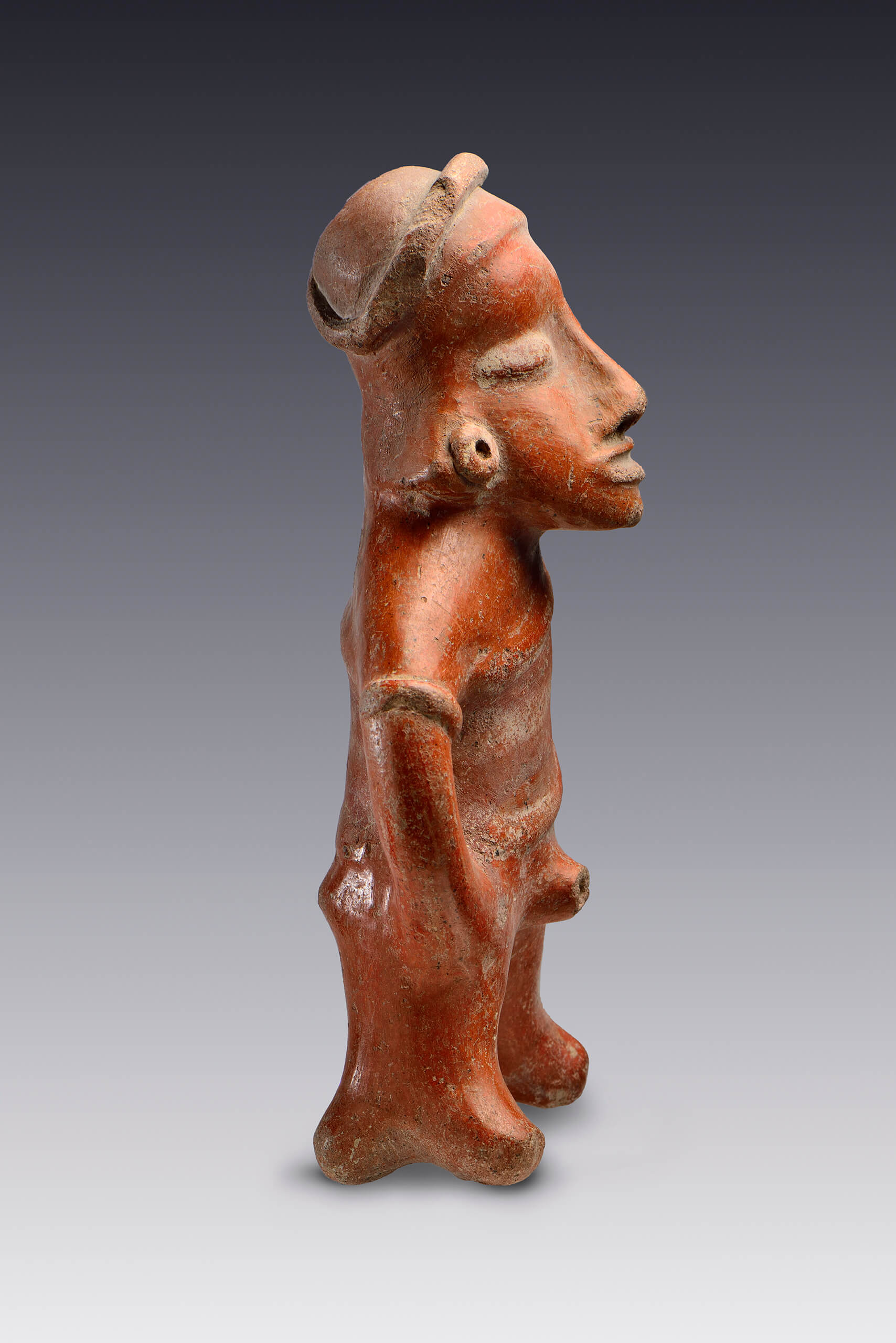 Figurillas de hombres desnudos con sexo marcado y banda frontal en el pecho | El M&eacute;xico antiguo. Salas de Arte Prehisp&aacute;nico | Museo Amparo, Puebla